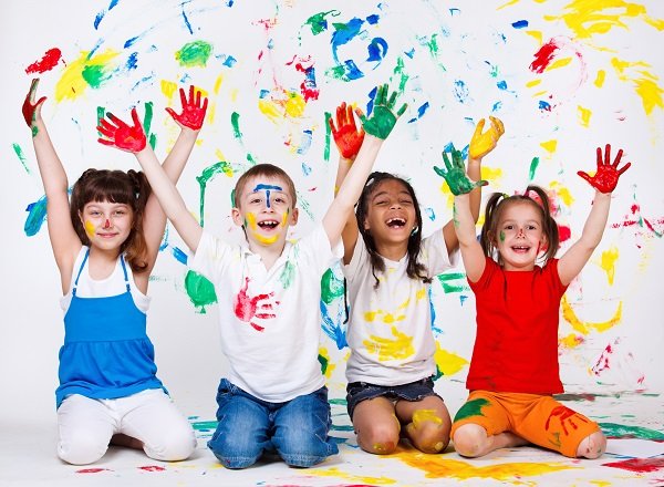 Niños pintados de colores-Imagen tomada de Wikipedia