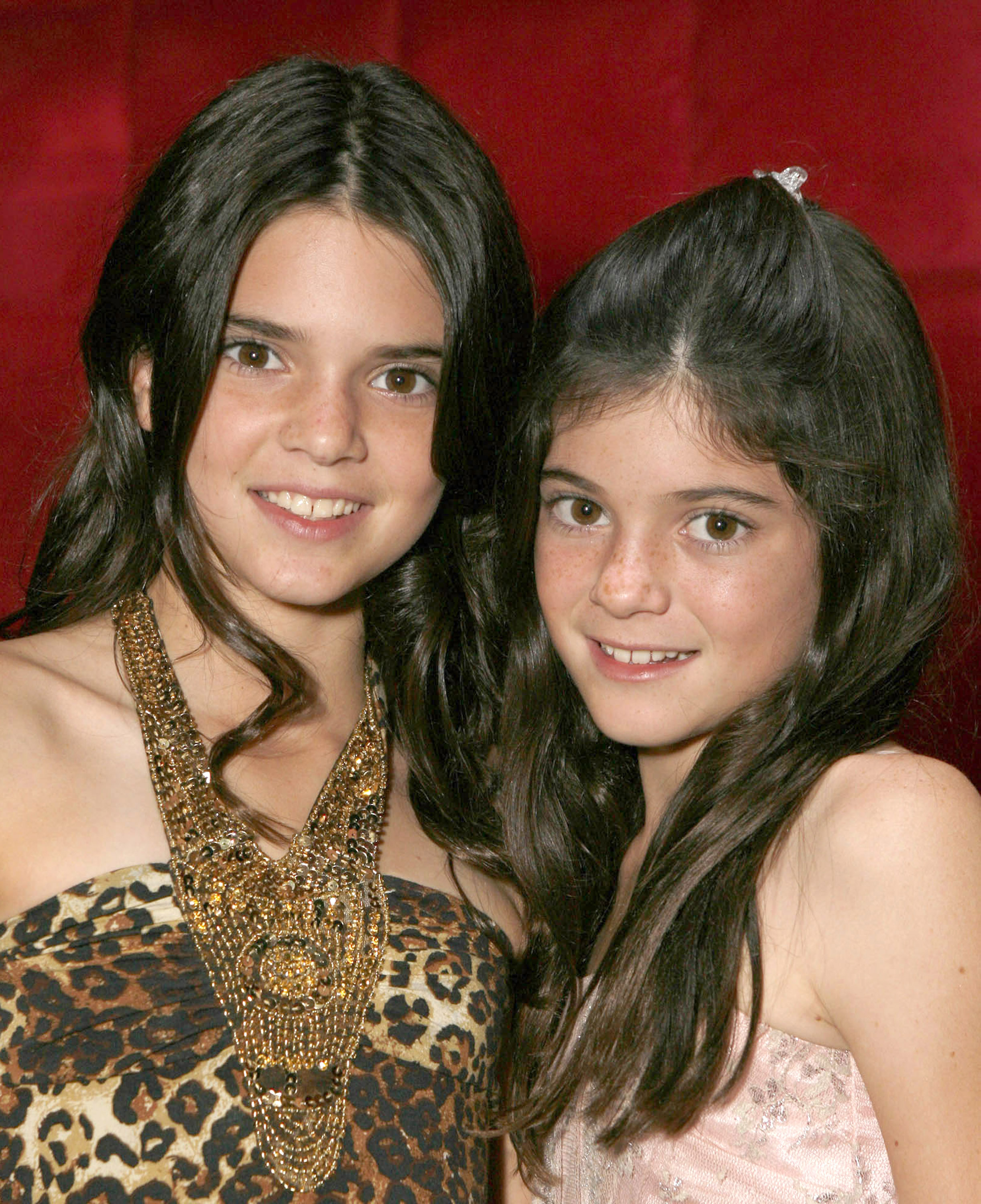 Kendall y Kylie Jenner en la fiesta de visualización de "Keeping Up With the Kardashians" el 16 de octubre de 2007, en Agoura Hills, California. | Fuente: Getty Images