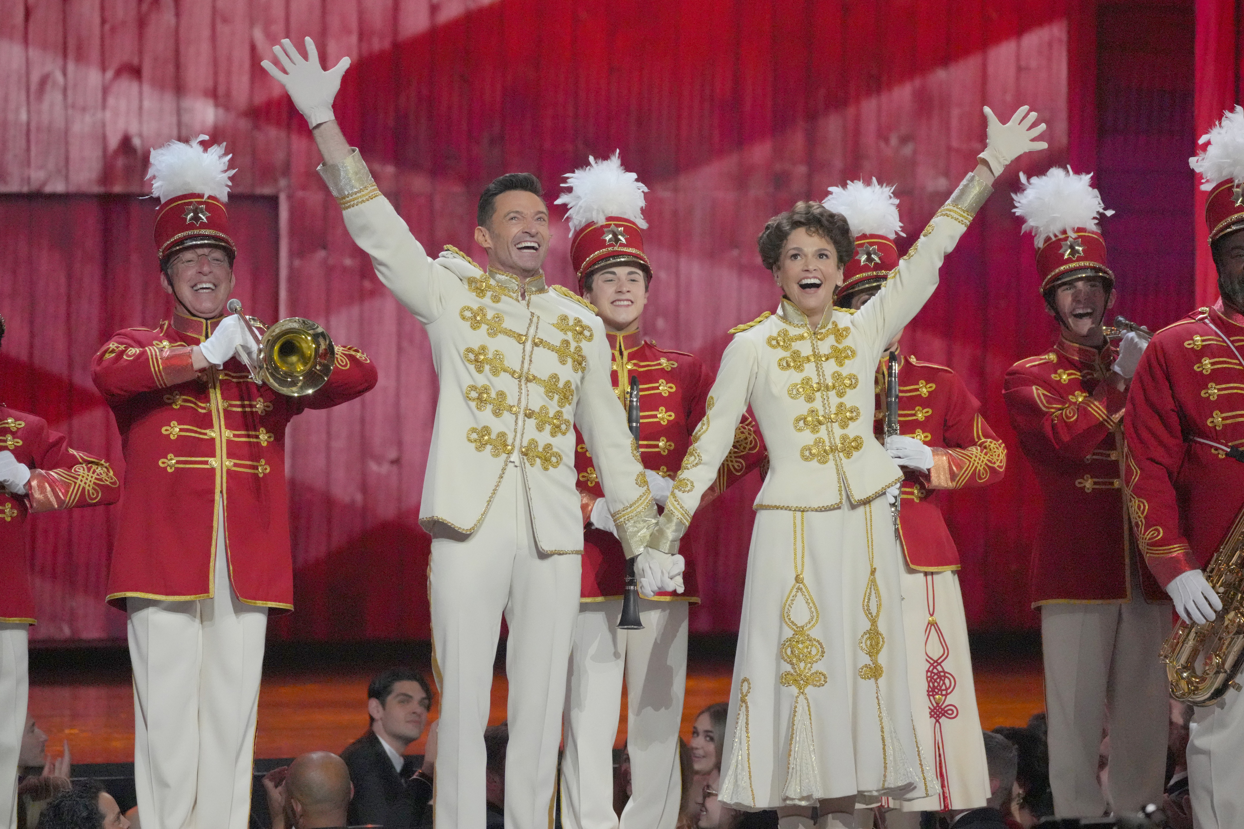 Hugh Jackman y Sutton Foster interpretan un número de "The Music Man" en el escenario durante la 75ª edición de los Premios Tony en el Radio City Music Hall de Nueva York, el 12 de junio de 2022 | Fuente: Getty Images