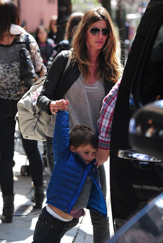 Gisele Bundchen y Benjamin Brady son vistos en el West Village el 14 de abril de 2013 en Nueva York. (Foto de Alo Ceballos/FilmMagic)