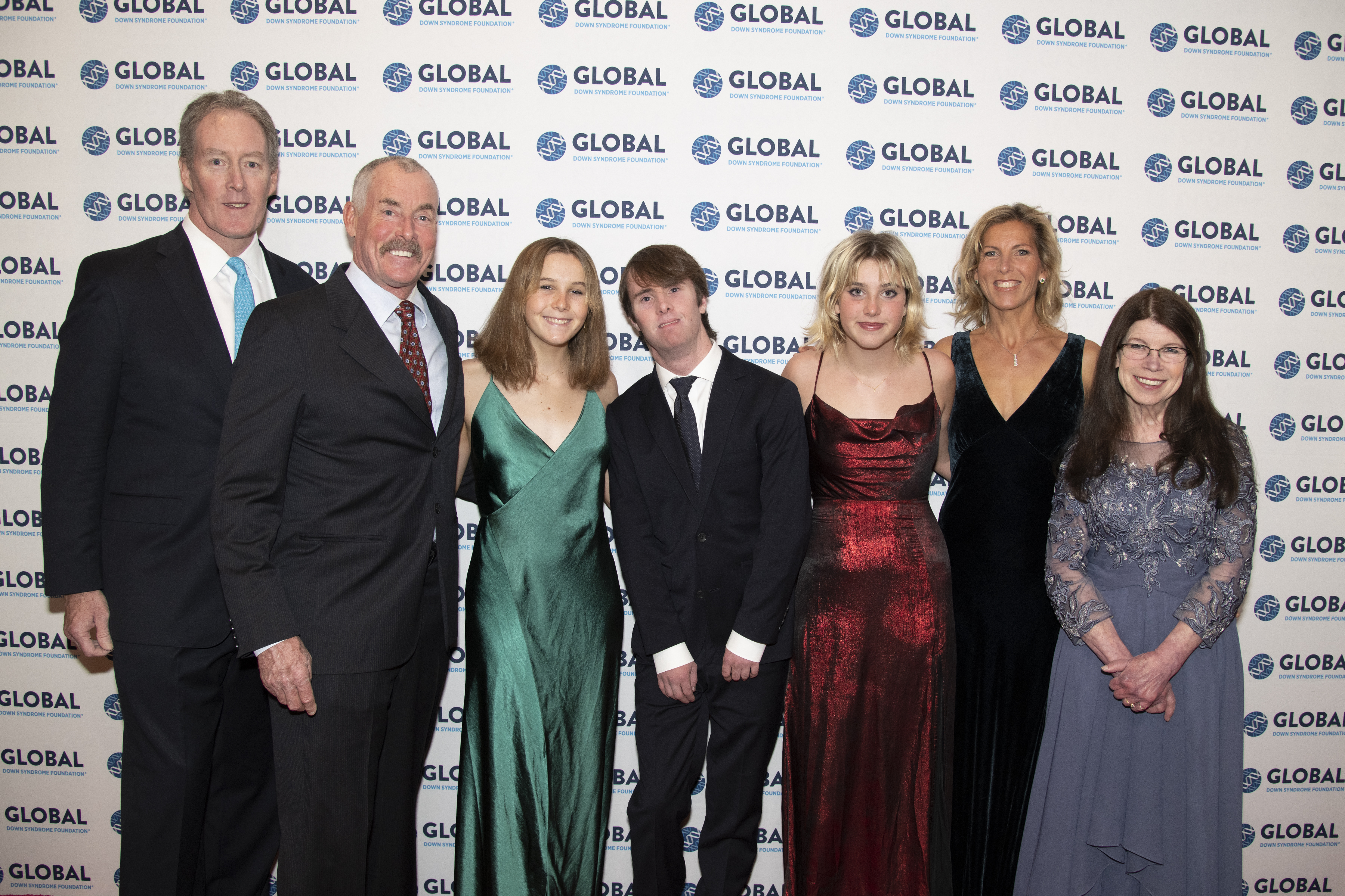 John C. McGinley con su hijo Max McGinley y su familia en el desfile de moda "Be Beautiful, Be Yourself" de la Global Down Syndrome Foundation en Colorado en 2016 | Fuente: Getty Images