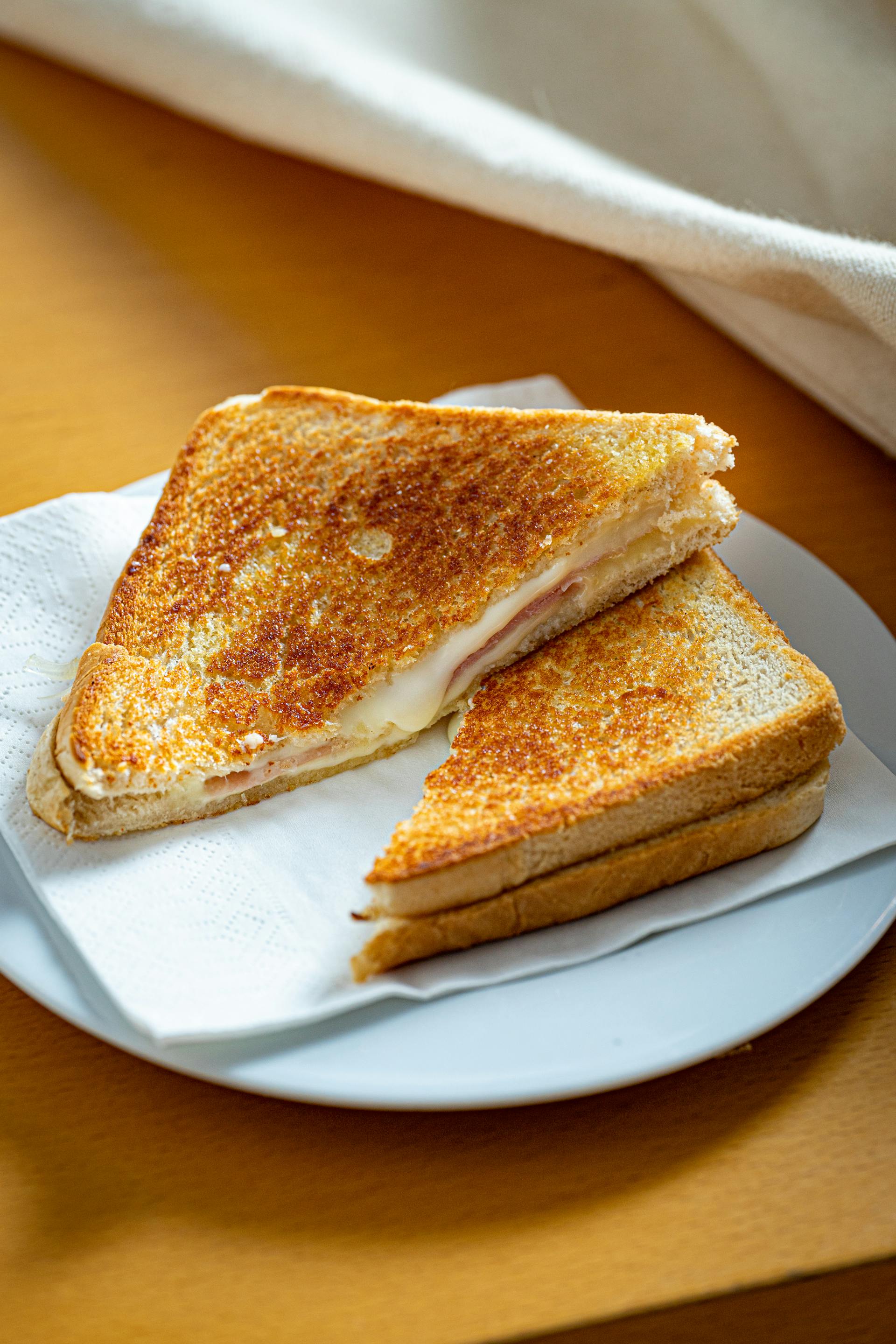 Un panino al formaggio grigliato | Fonte: Pexels