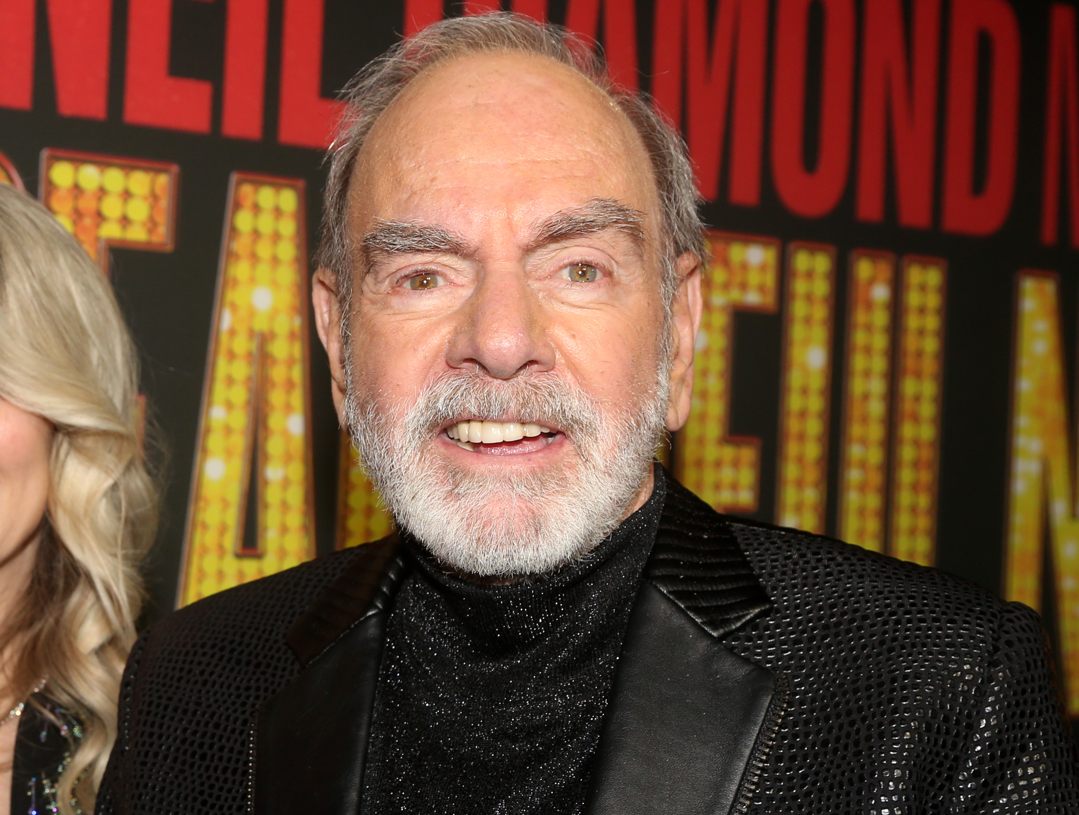 Neil Diamond en el estreno del musical de Neil Diamond