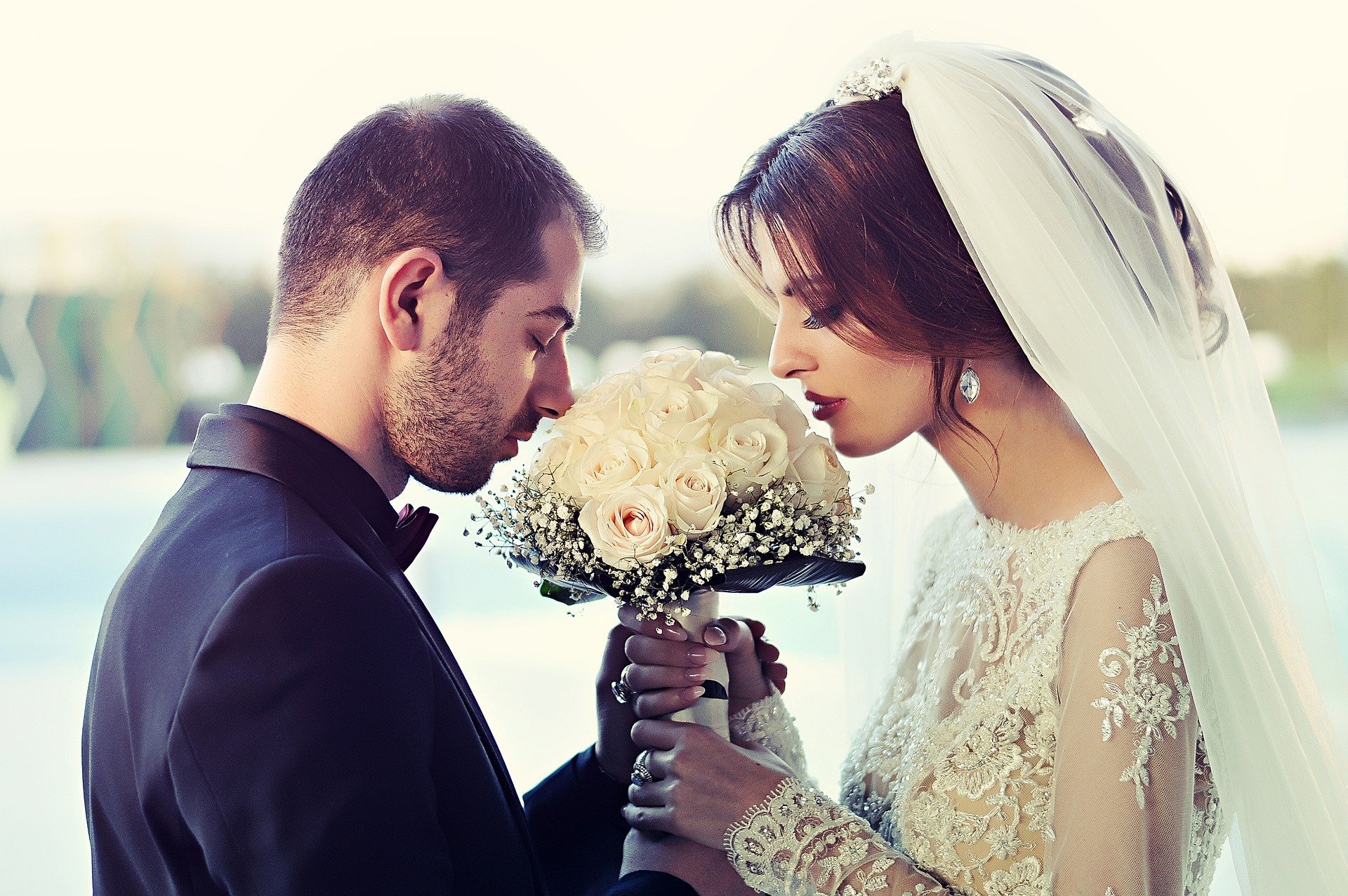 Pareja contrayendo matrimonio. Fuente: Pixabay
