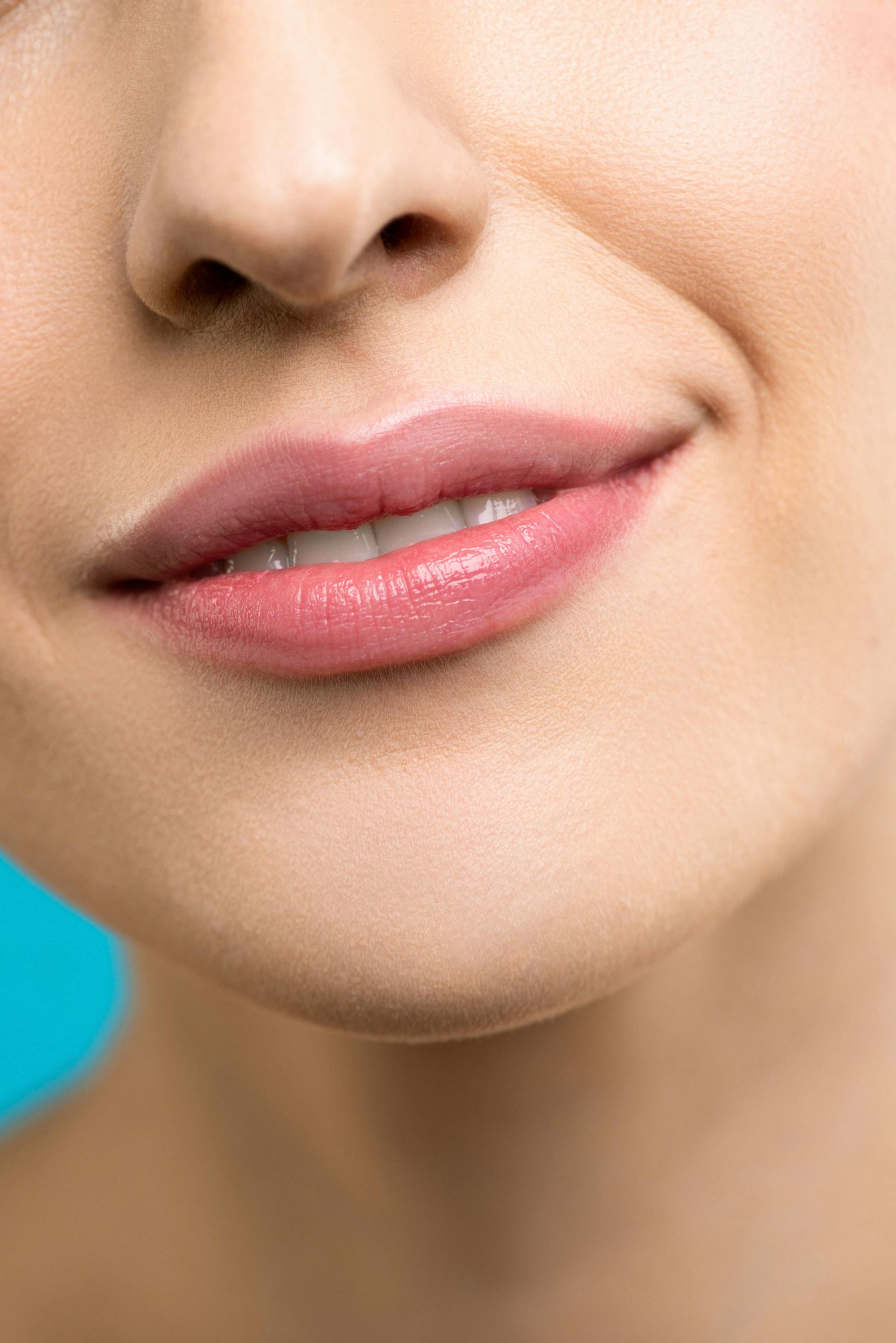 Una mujer sonriendo | Fuente: Pexels