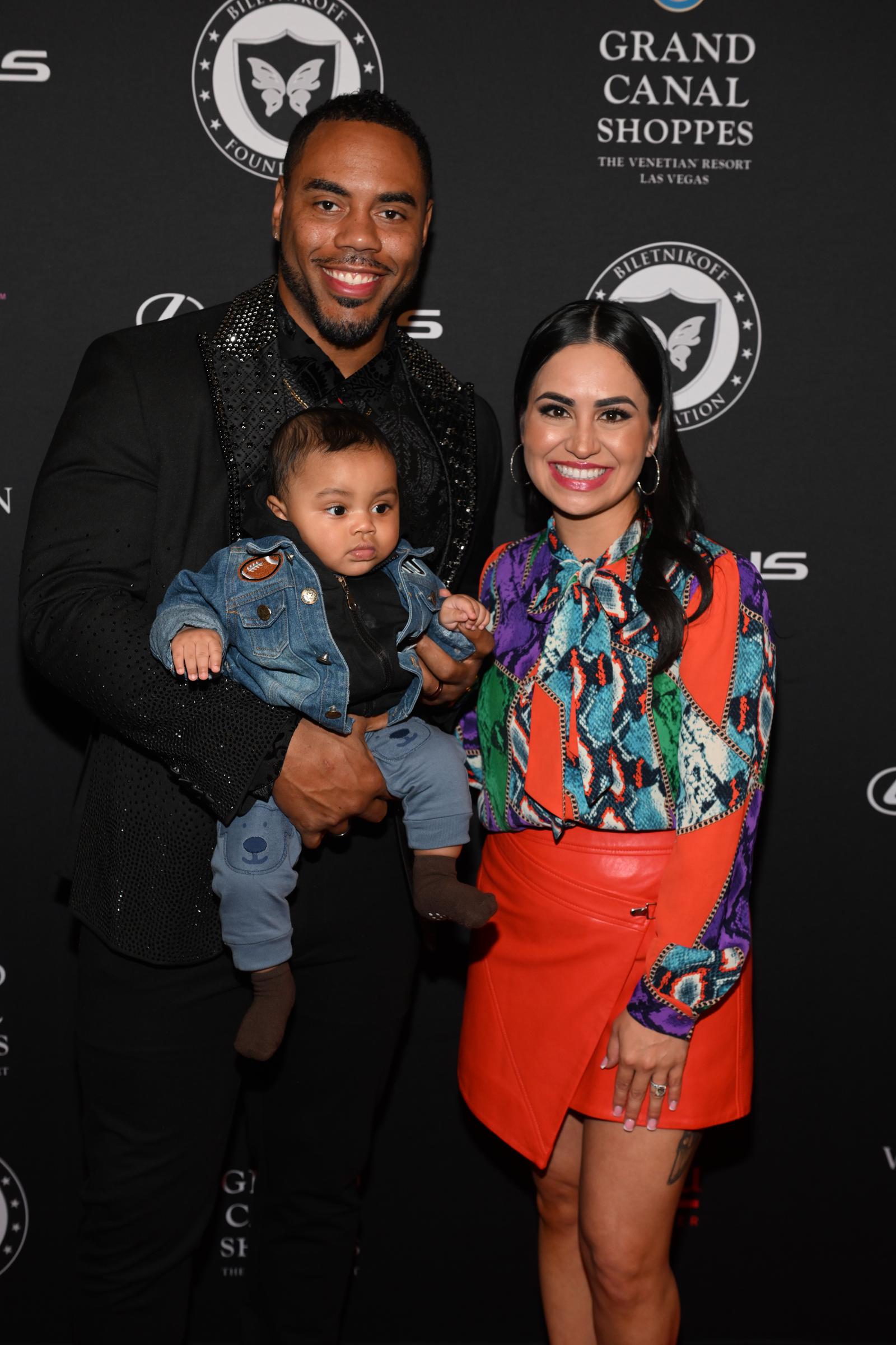 De izq. a dcha.: Rashad, Destiny y Rashad Jennings Jr. asisten al 23º desfile anual de moda benéfica Off the Field el 9 de febrero de 2024, en Las Vegas, Nevada | Fuente: Getty Images