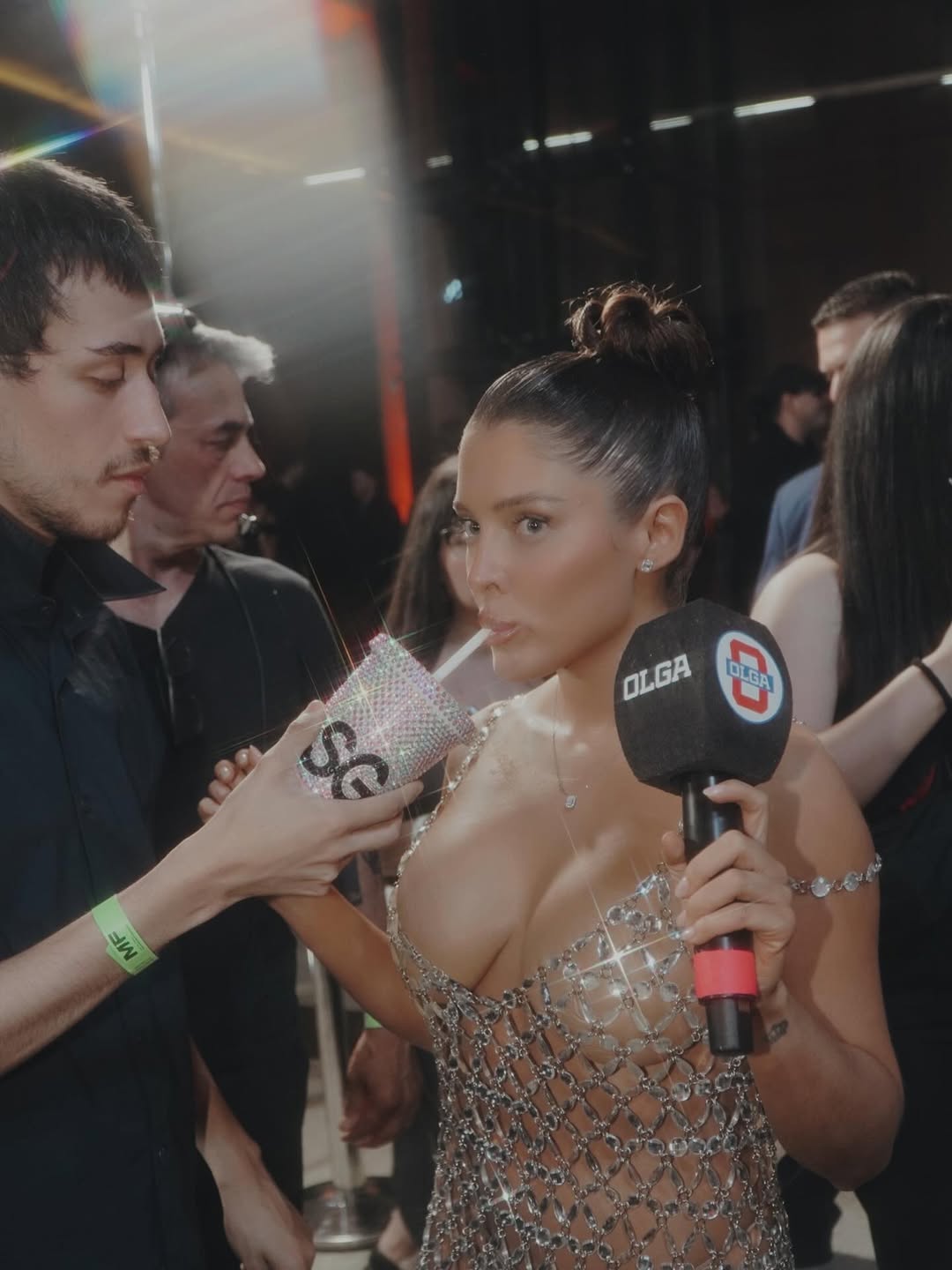 Sofía "La Reini" Gonet mostrando su look para los Martín Fierro de Streaming | Fuente: Instagram/sofiagonet