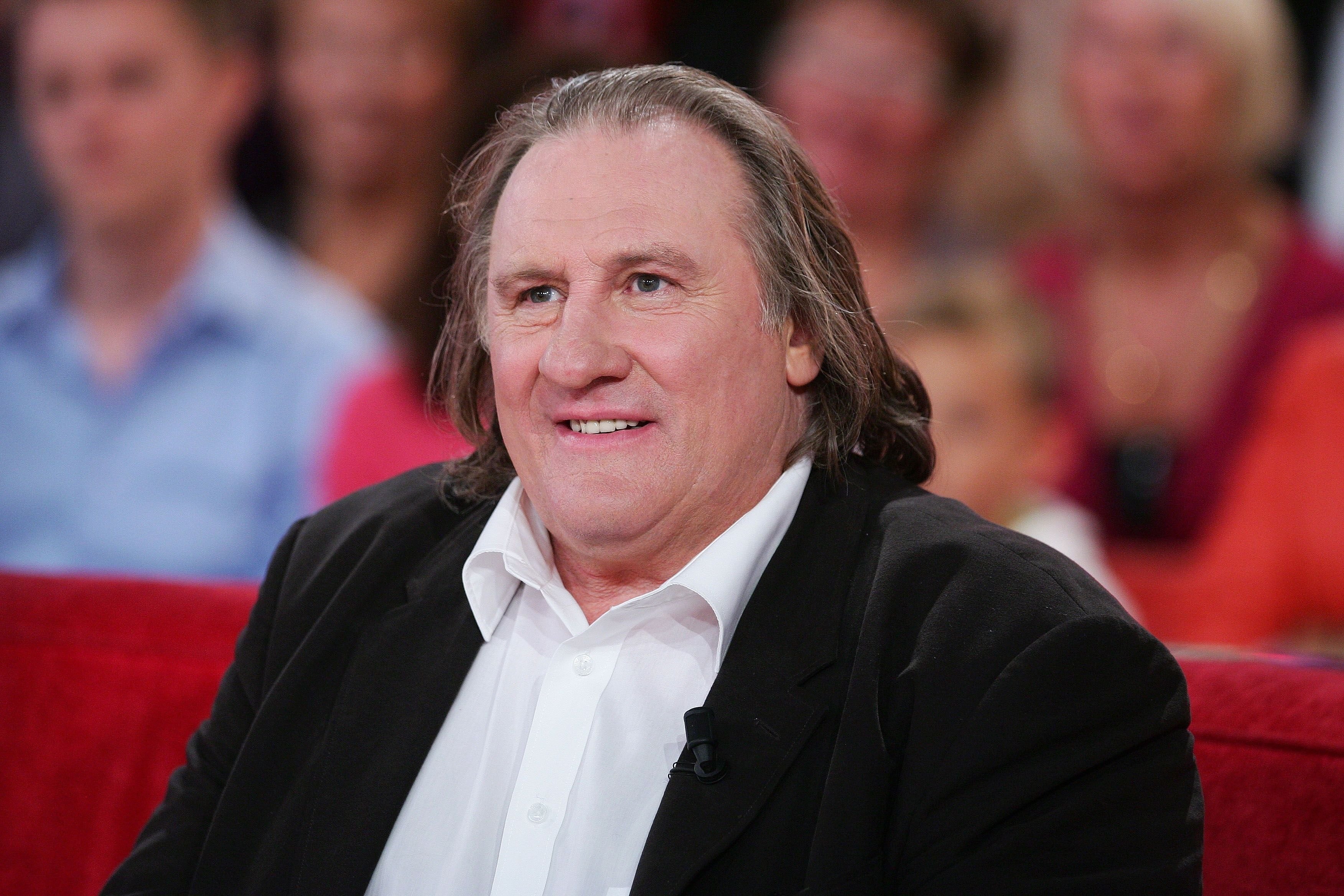 Gérard Depardieu en el set de "Vivement dimanche". | Foto: Getty Images