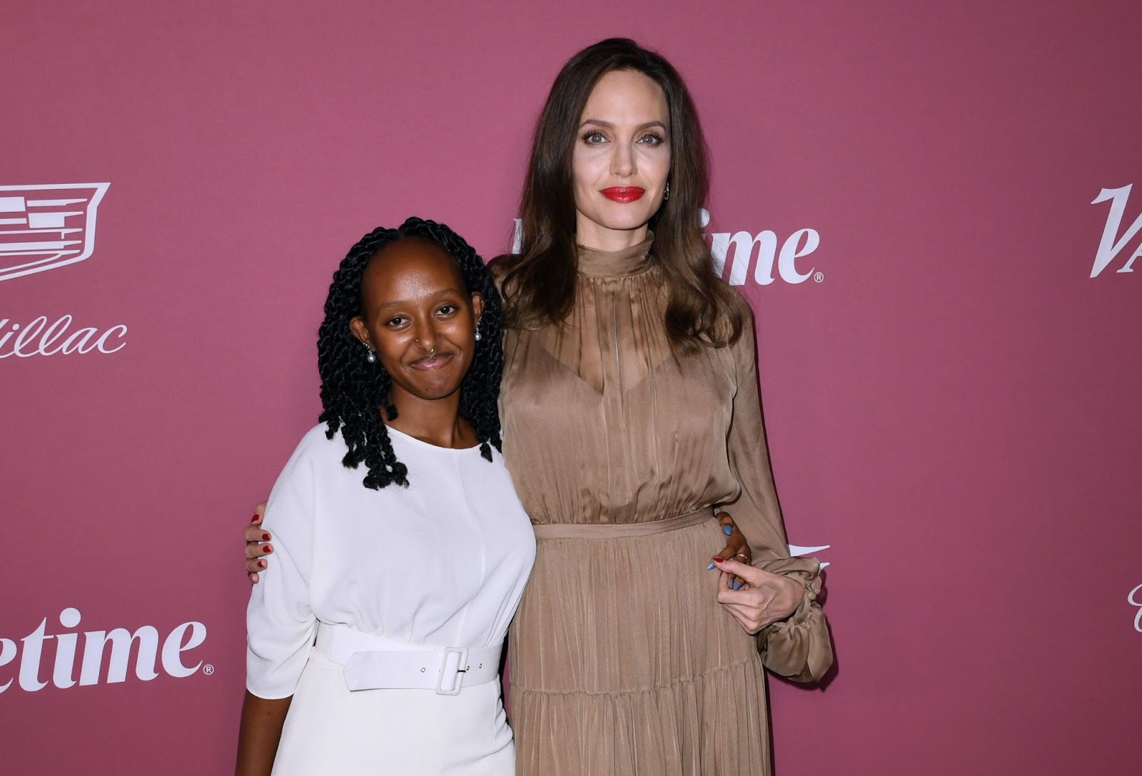 Zahara y Angelina Jolie en el evento Variety's Power of Women el 30 de septiembre de 2021, en Beverly Hills, California. | Fuente: Getty Images