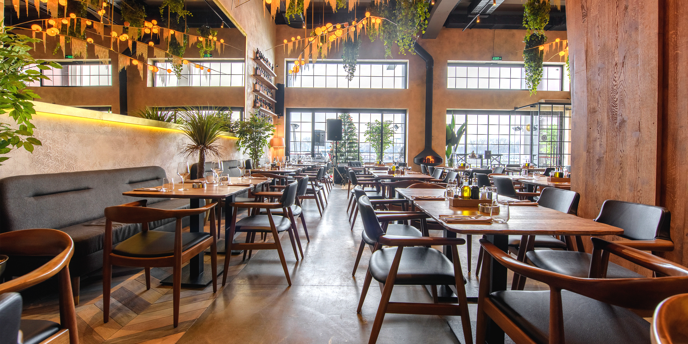 Interior de una cafetería | Fuente: Shutterstock