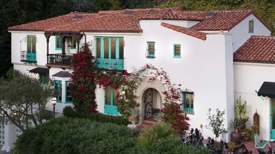 La casa de Los Feliz de 7,1 millones de dólares que Leonardo DiCaprio compró para su madre, de un vídeo del 1 de junio de 2021 | Foto: YouTube.com/top10realestatedeals40