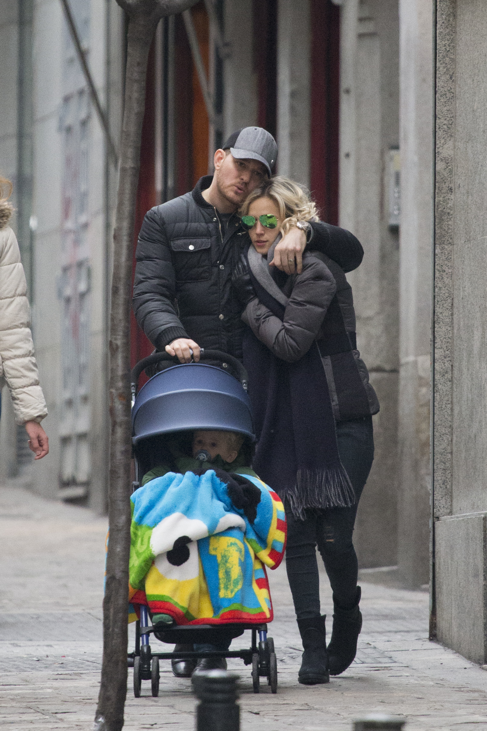 La pareja y su hijo vistos en Madrid, España, el 12 de febrero de 2015 | Fuente: Getty Images