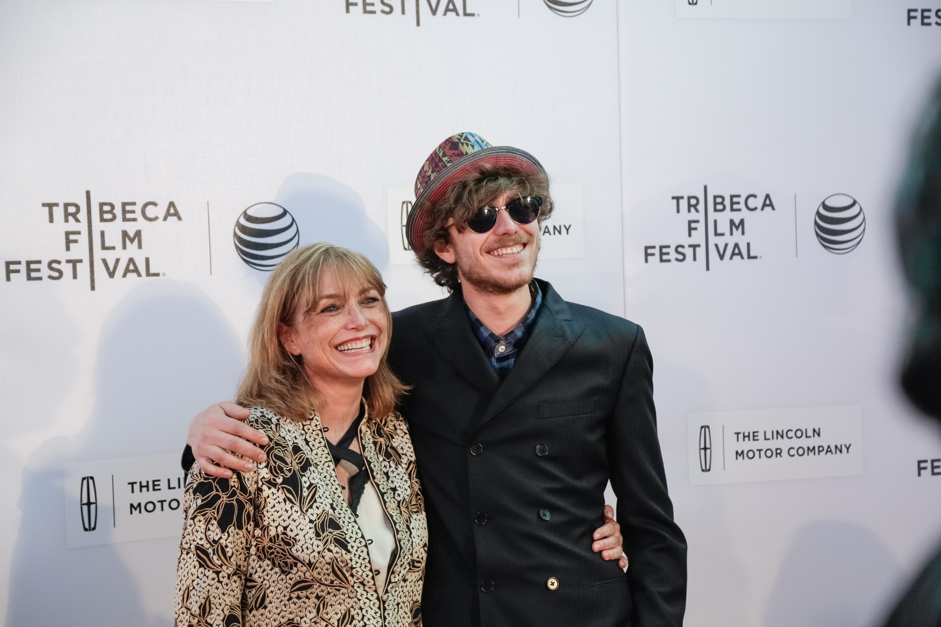 Karen Allen y Nicholas Browne asisten al estreno de "Bad Hurt" el 20 de abril de 2015 | Fuente: Getty Images