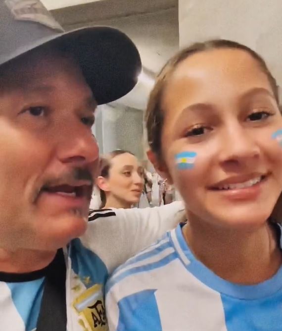 Diego Torres junto a su hija, Nina, después del partido Argentina-Egipto | Fuente: Instagram/diegotorresmusica