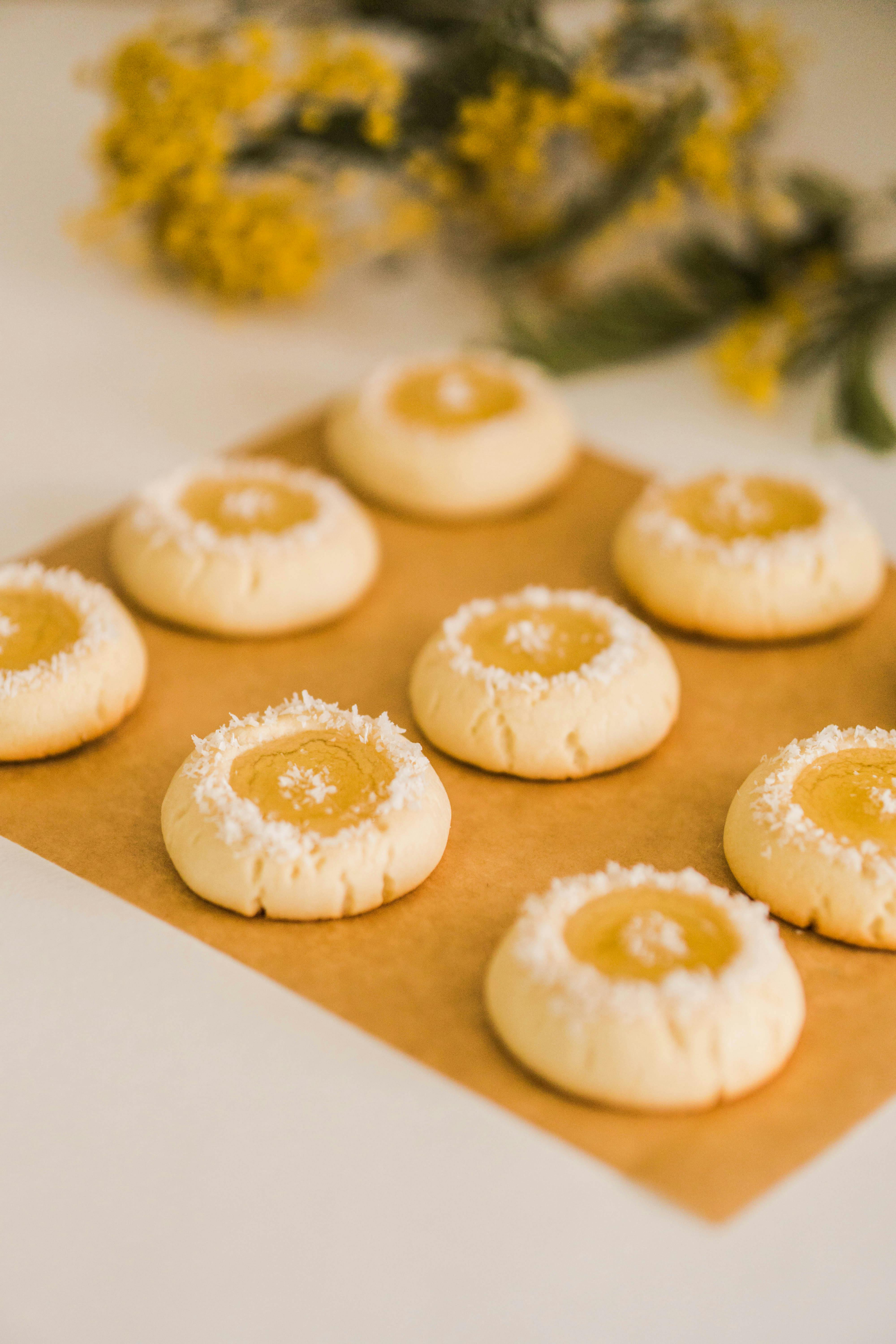 Galletas de limón sobre un mostrador | Fuente: Pexels