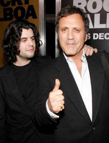 Sage Stallone y Frank Stallone en el Grauman's Chinese Theater el 13 de diciembre de 2006 en Hollywood, California | Foto: Getty Images