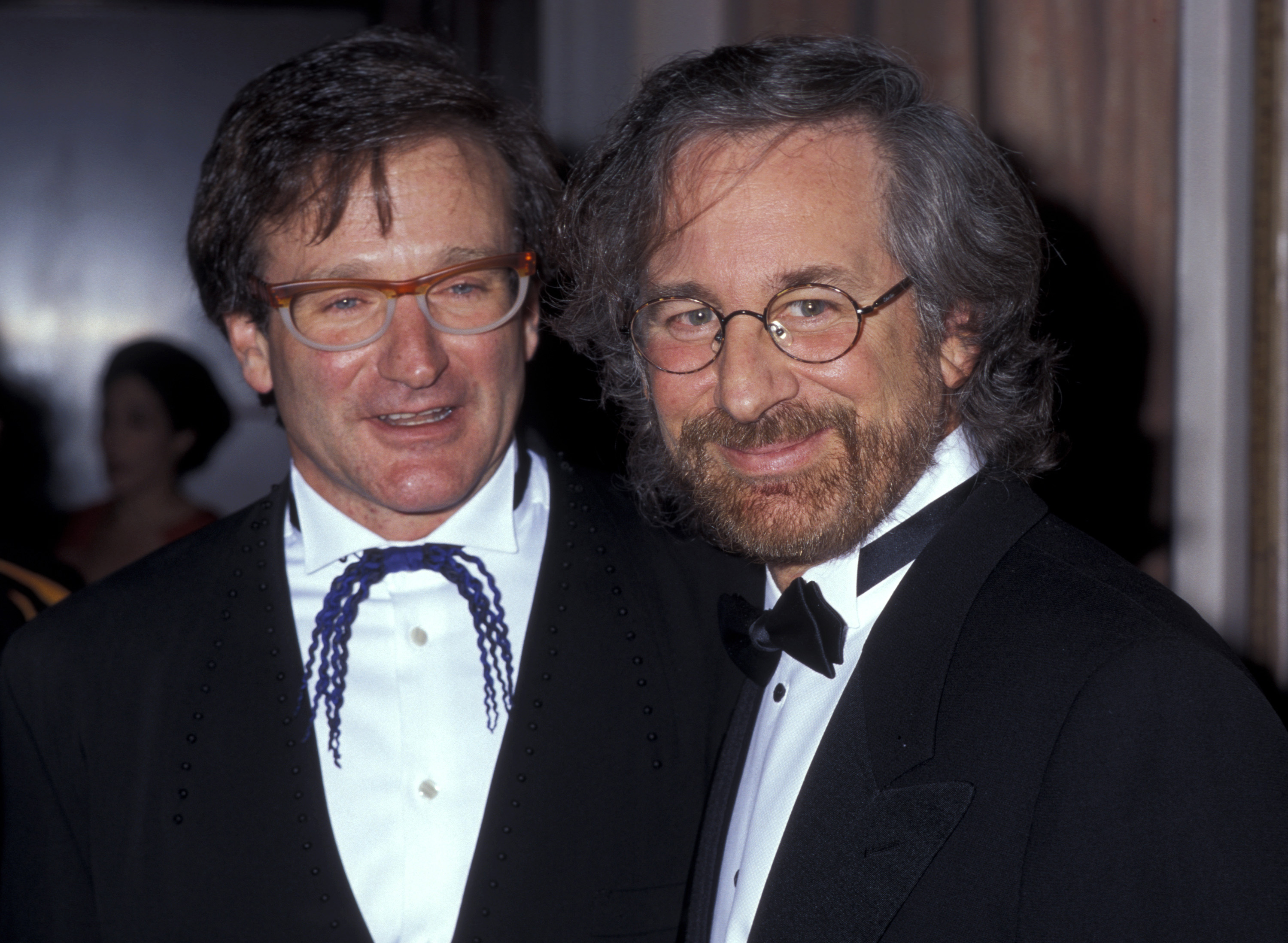 Robin Williams y Steven Spielberg en el acto de homenaje a Robin Williams organizado por el Museo Americano de la Imagen en Movimiento en Nueva York en 1995 | Fuente: Getty Images