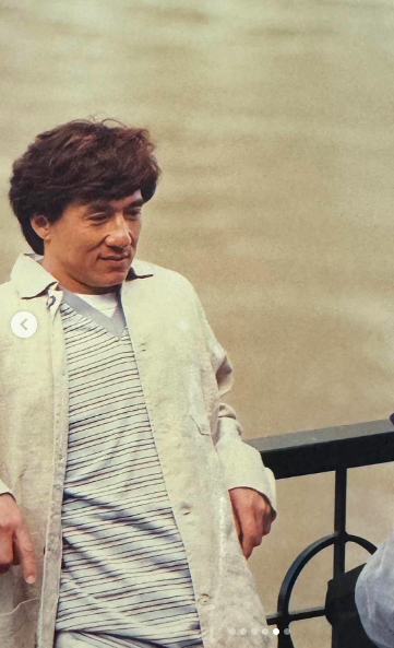 Jackie Chan captado en una foto publicada el 7 de abril de 2024 | Foto: Instagram/jackiechan