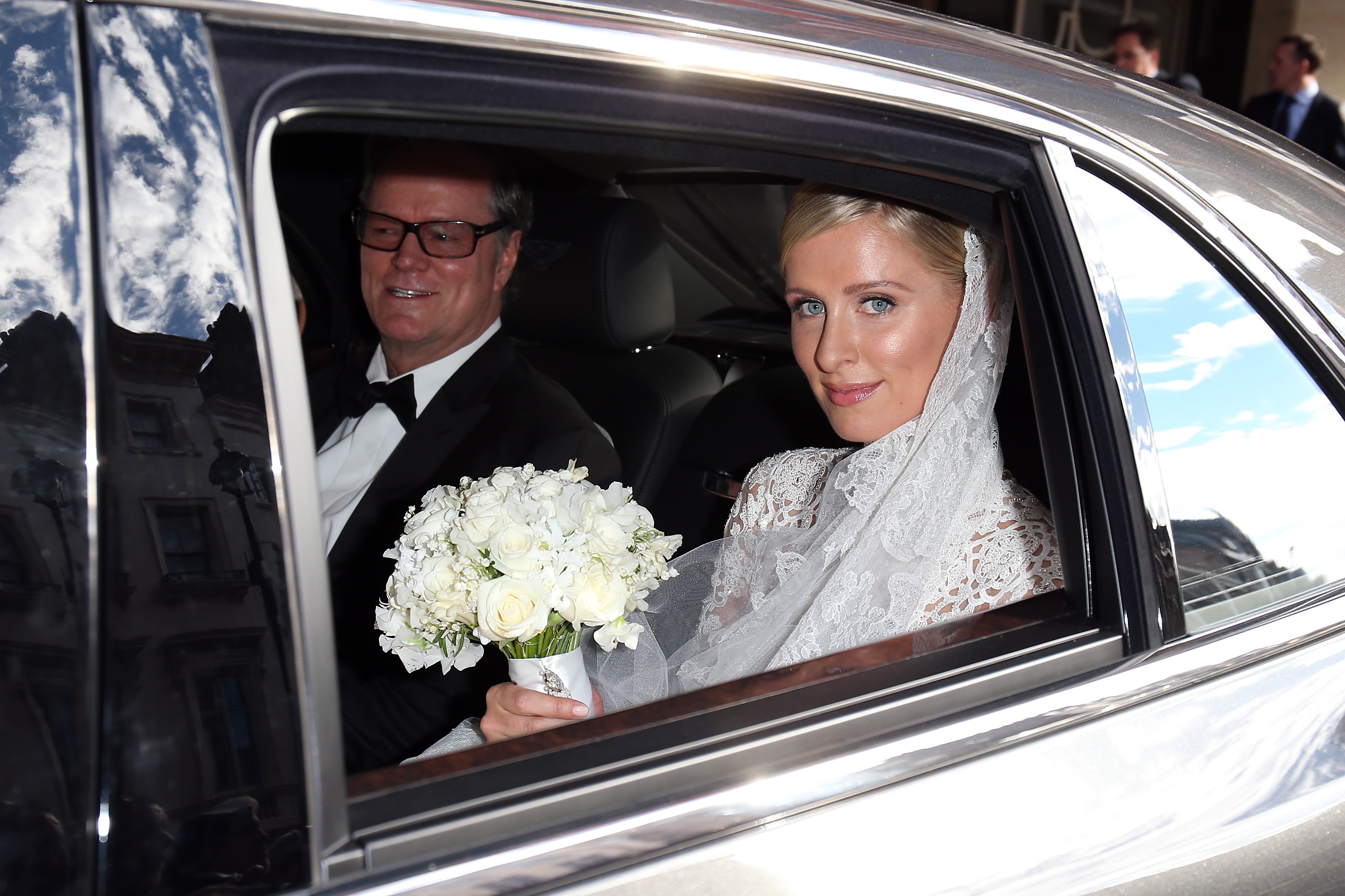 Nicky Hilton y Richard Hilton dejan Claridges antes de su boda el 10 de julio de 2015 en Londres, Inglaterra. | Foto: Getty Images