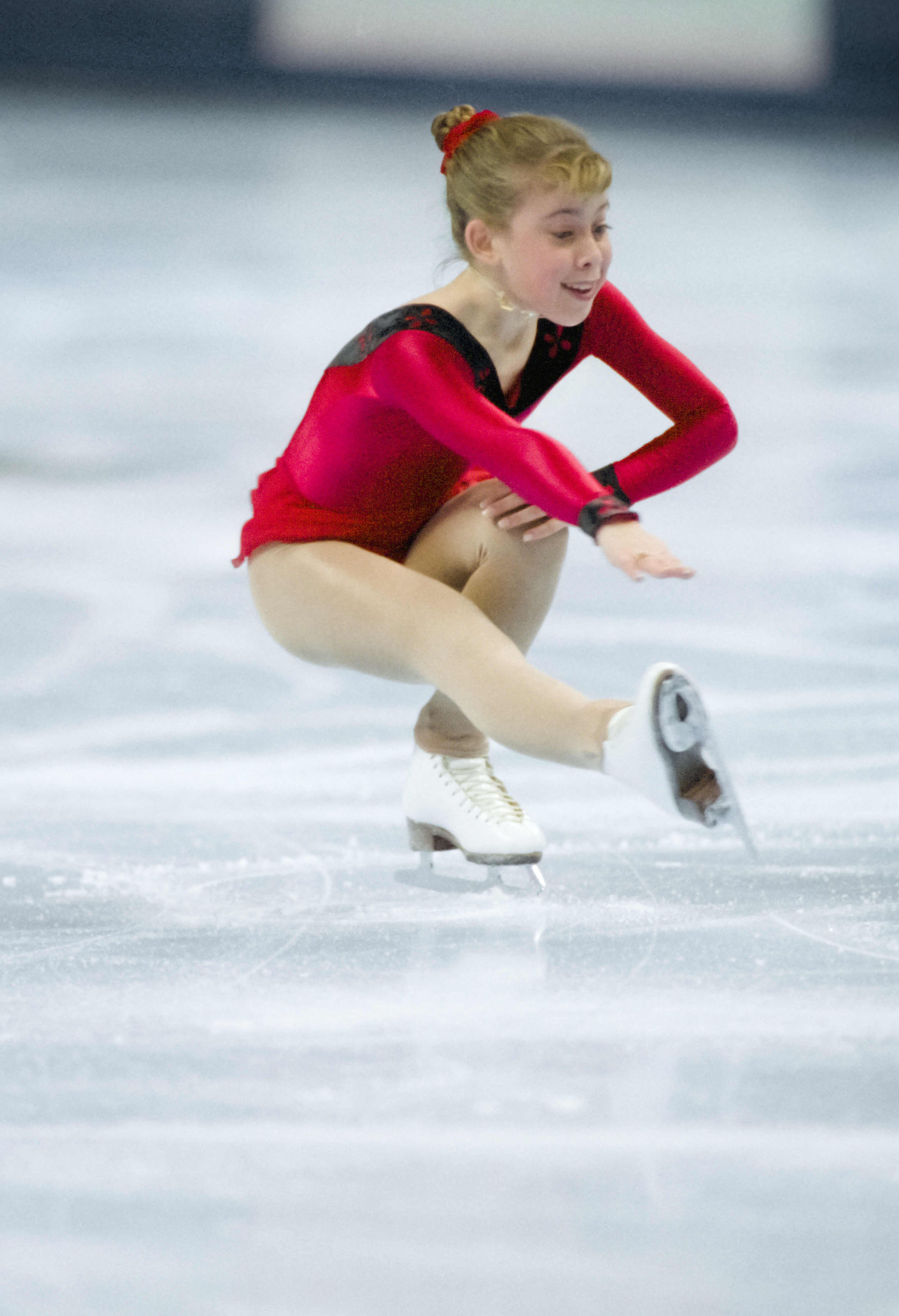 Tara Lipinski deslumbra en el segmento de patinaje libre de la competición individual femenina en los Campeonatos de Patinaje Artístico de Estados Unidos de 1996, el 21 de enero de 1996, en San José, California | Foto: Getty Images