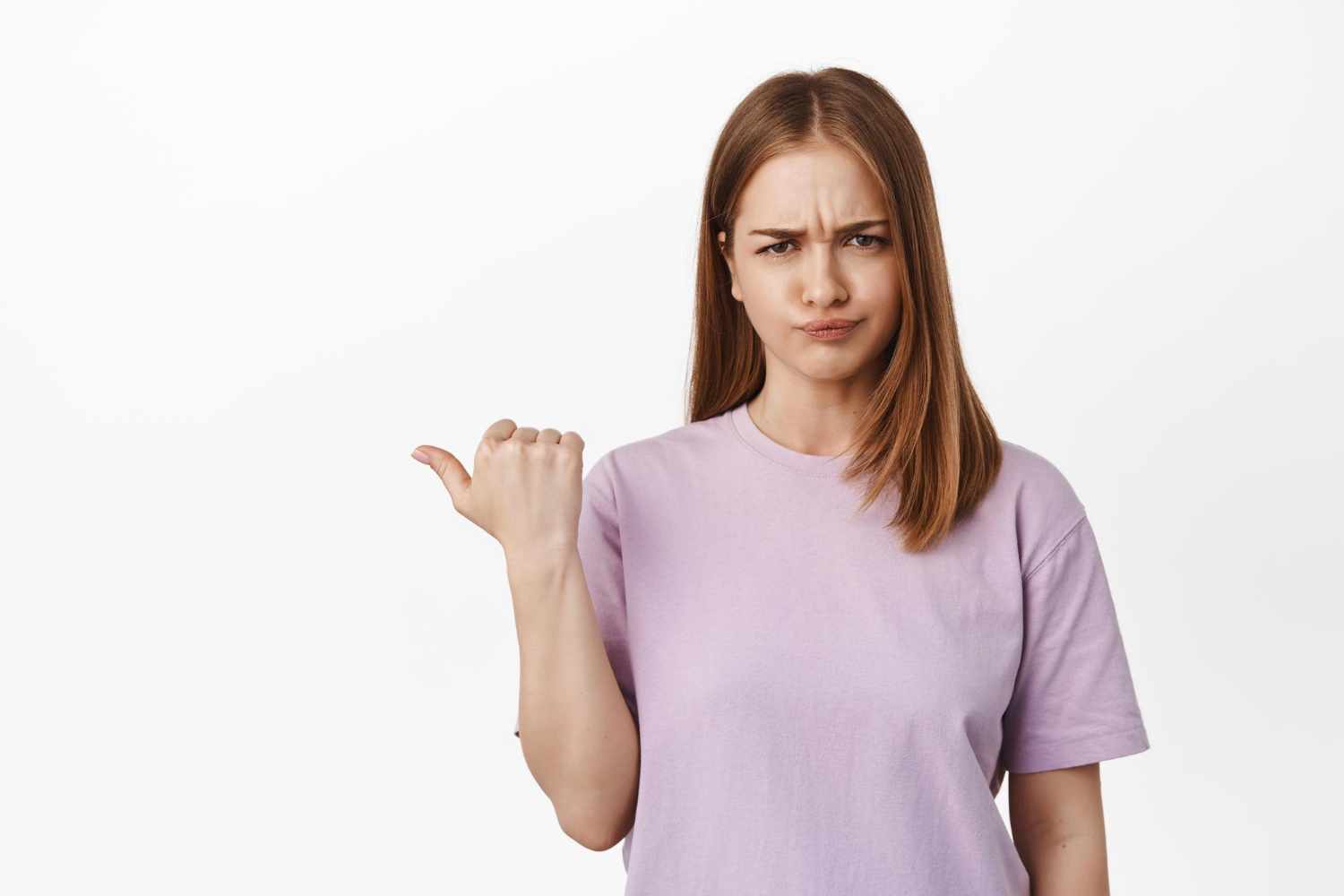 Mujer decepcionada quejándose | Fuente: Freepik