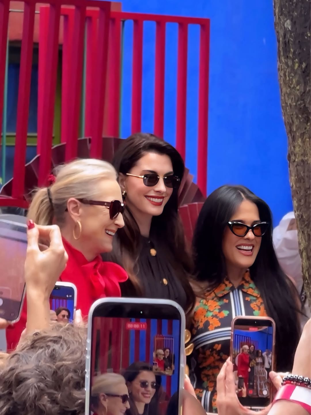 Martha Debayle junto a Meryl Streep y Anne Hathaway en la Ciudad de México durante la promoción de "El Diablo Viste a la Moda 2". | Fuente: Instagram/marthadebayle