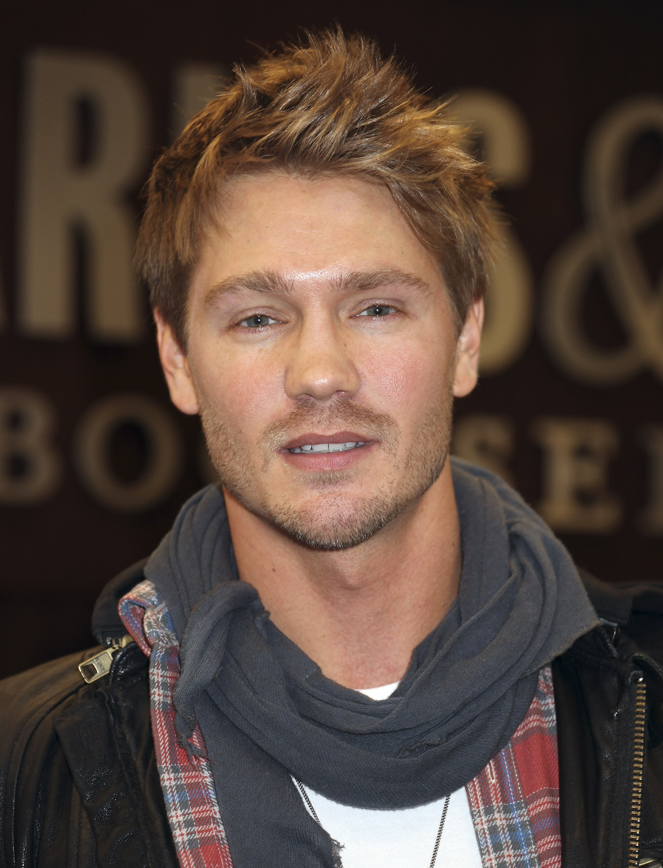 Chad Michael Murray llega para firmar ejemplares de su libro "Everlast" en la librería Barnes &amp; Noble el 1 de diciembre de 2011, en Los Ángeles, California | Fuente: Getty Images