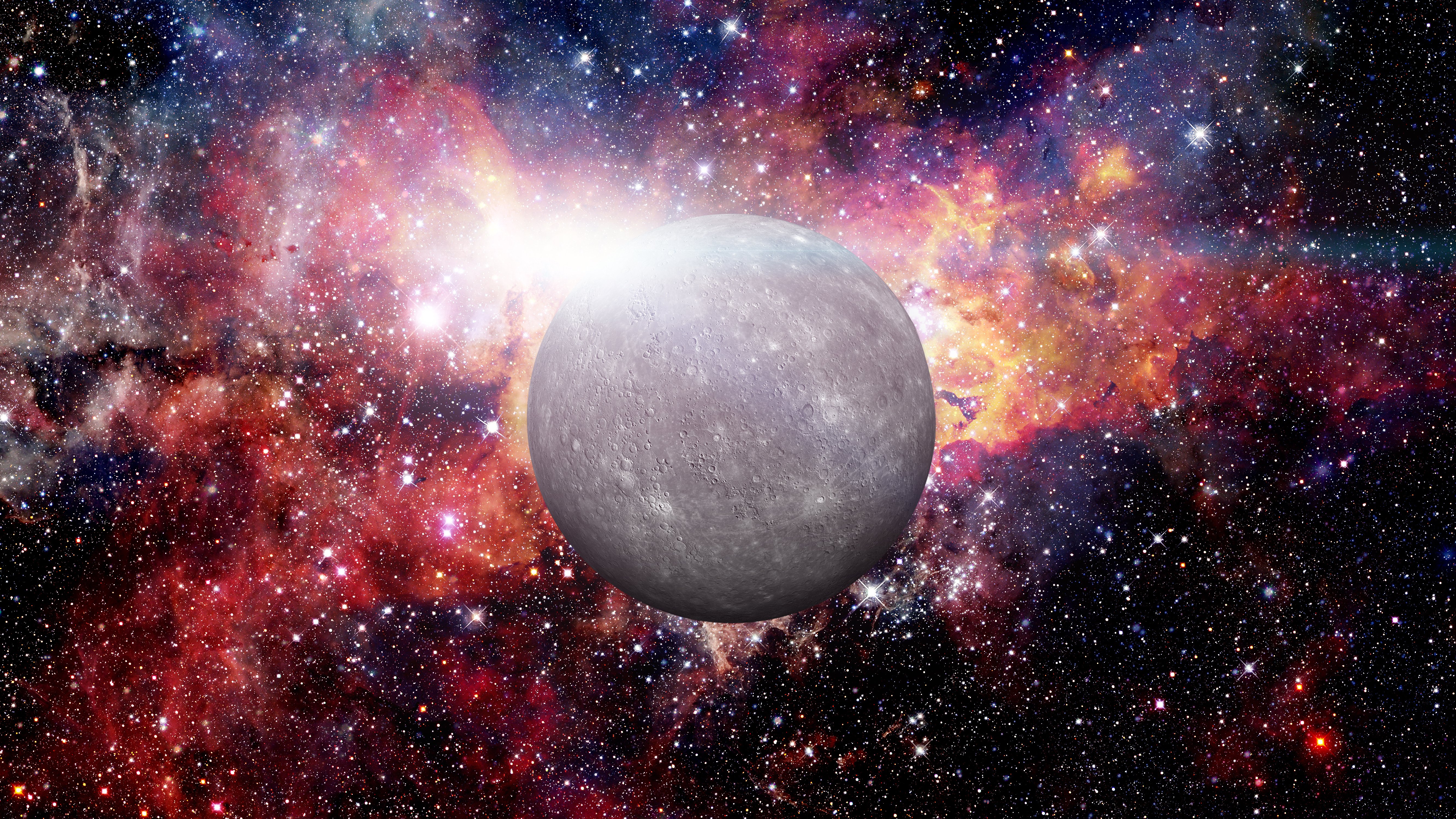 Planeta Mercurio suspendido en los cielos. Elementos de la imagen provistos por NASA. | Foto: Shutterstock
