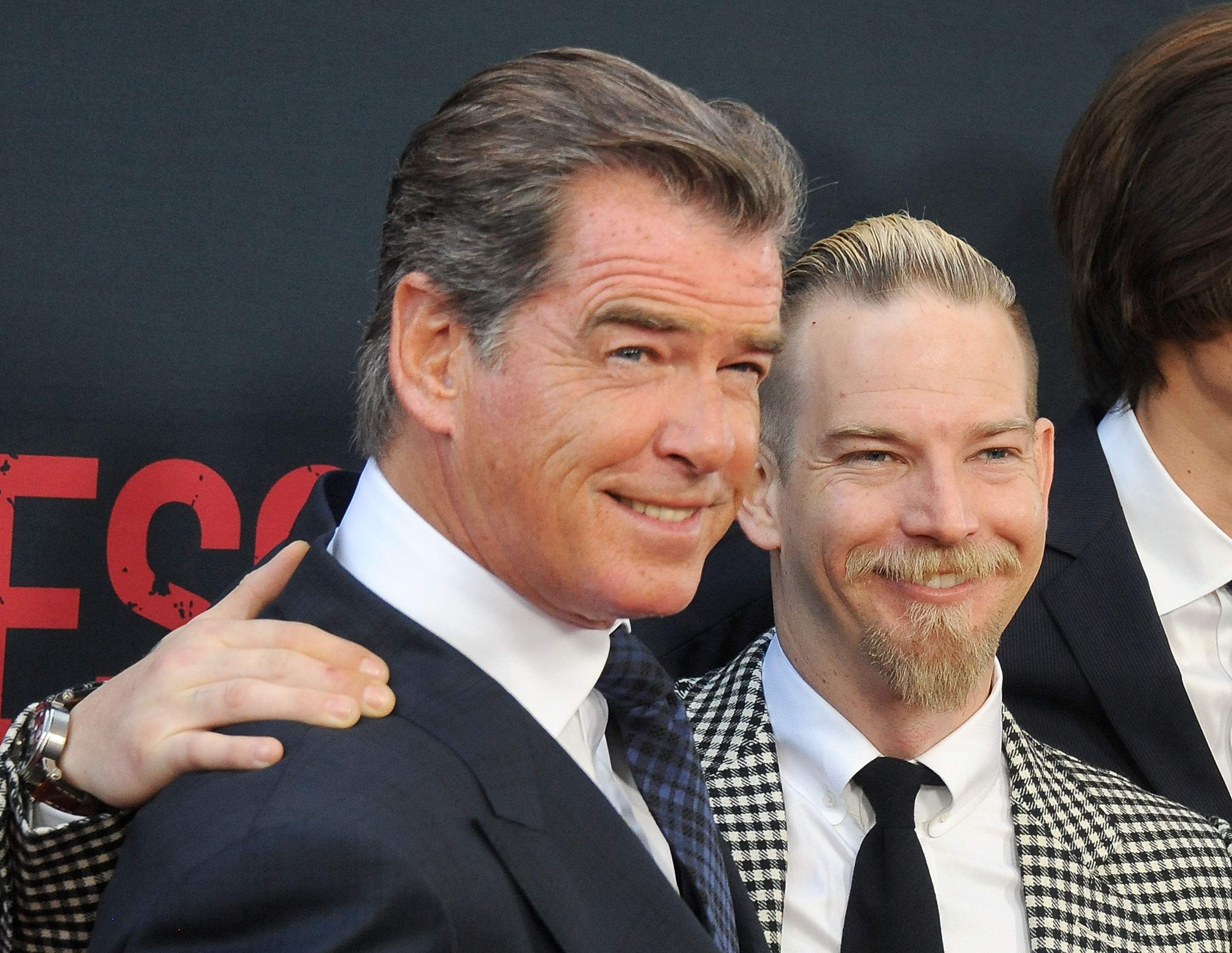 Pierce Brosnan con su hijo Sean Brosnan en el estreno de "No Escape" en Los Ángeles en 2015 | Fuente: Getty Images