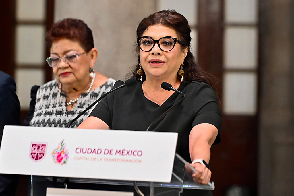 Clara Brugada en una conferencia de prensa posterior al asesinato de su colaboradora, 20 de mayo de 2025. | Foto: Getty Images