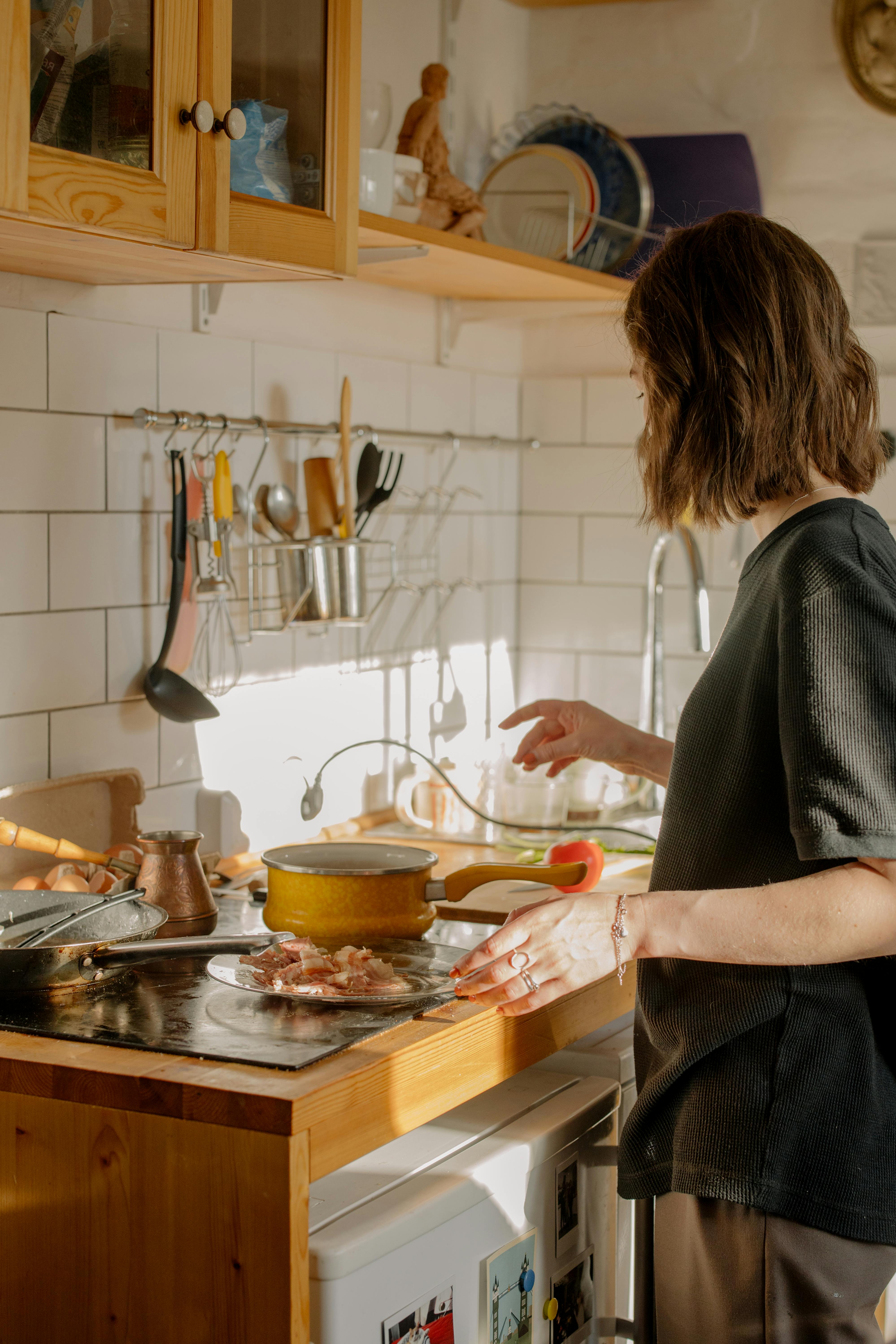 Una mujer en la cocina | Fuente: Pexels