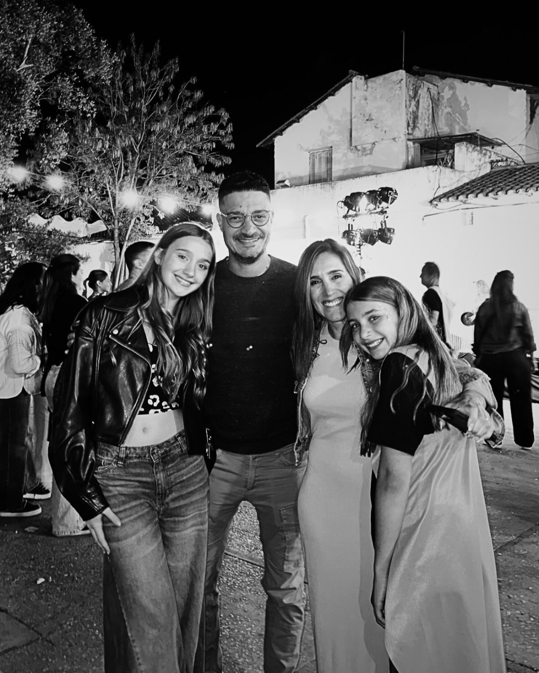 Soledad Pastorutti junto a Jeremías Audoglio y sus hijas, Antonia y Regina | Fuente: Instagram/sole_pastorutti