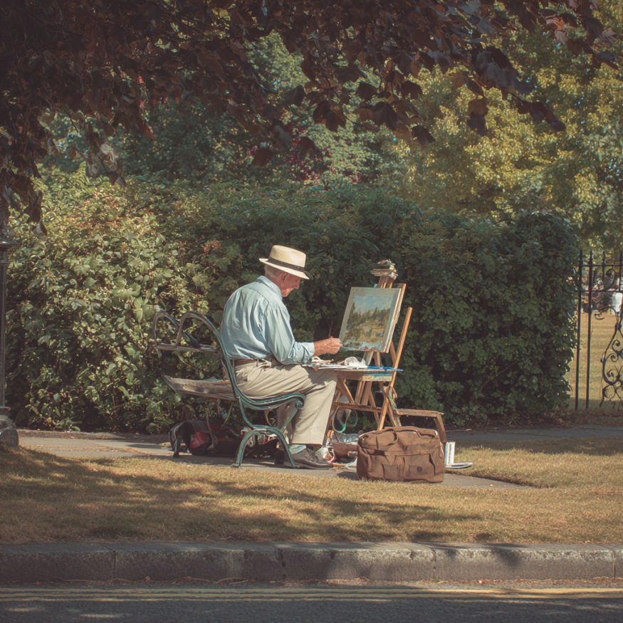 Un hombre pintando en un parque | Fuente: Midjourney