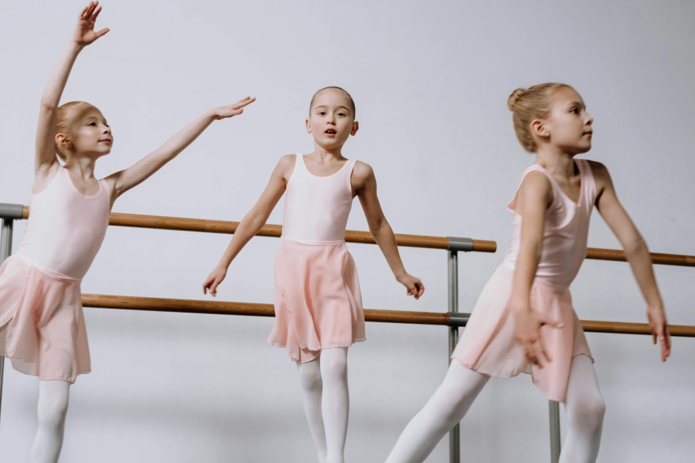 Niños en clase de ballet | Fuente: Pexels