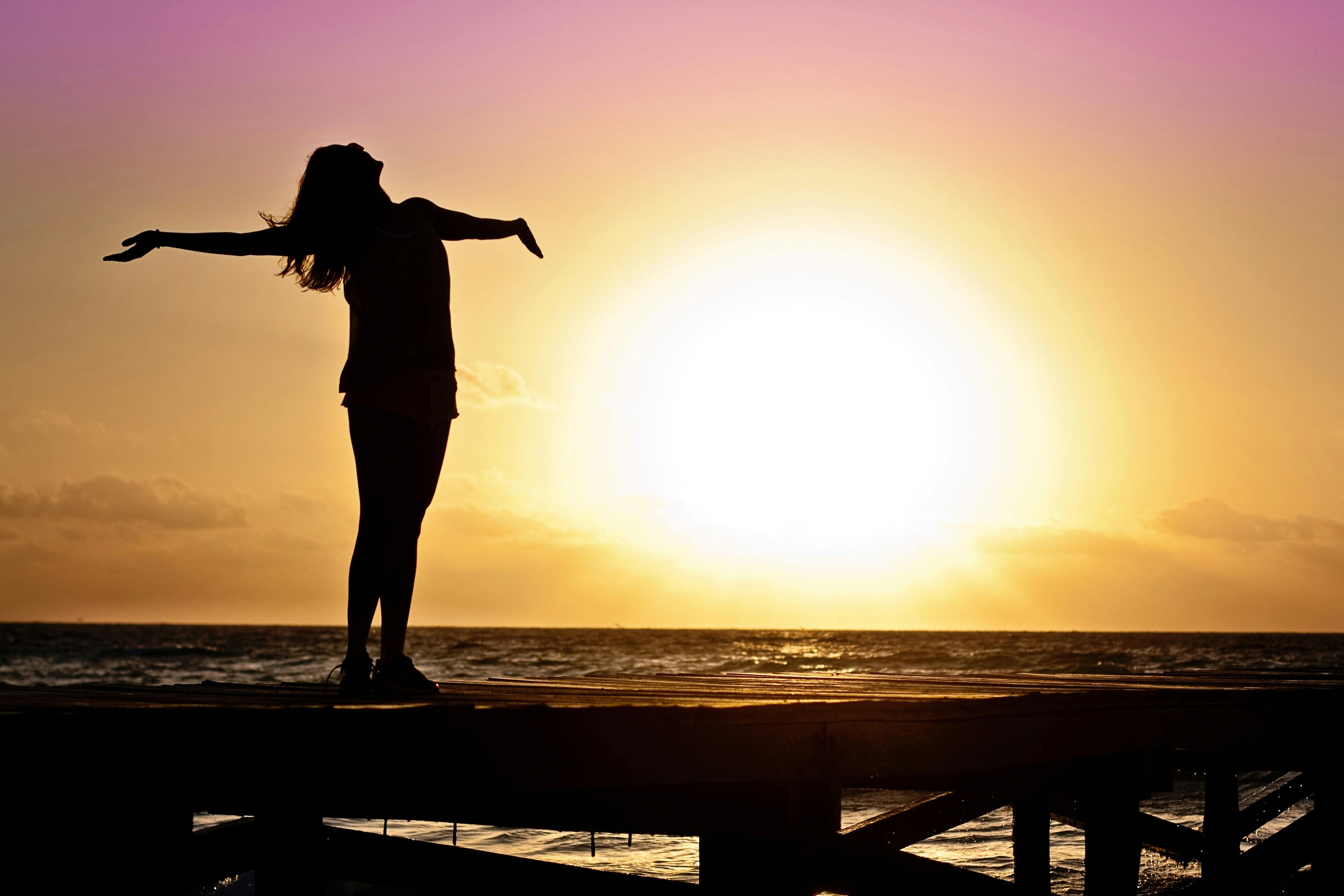 Una mujer disfrutando de la vida. Imagen con fines ilustrativos | Foto: Pexels