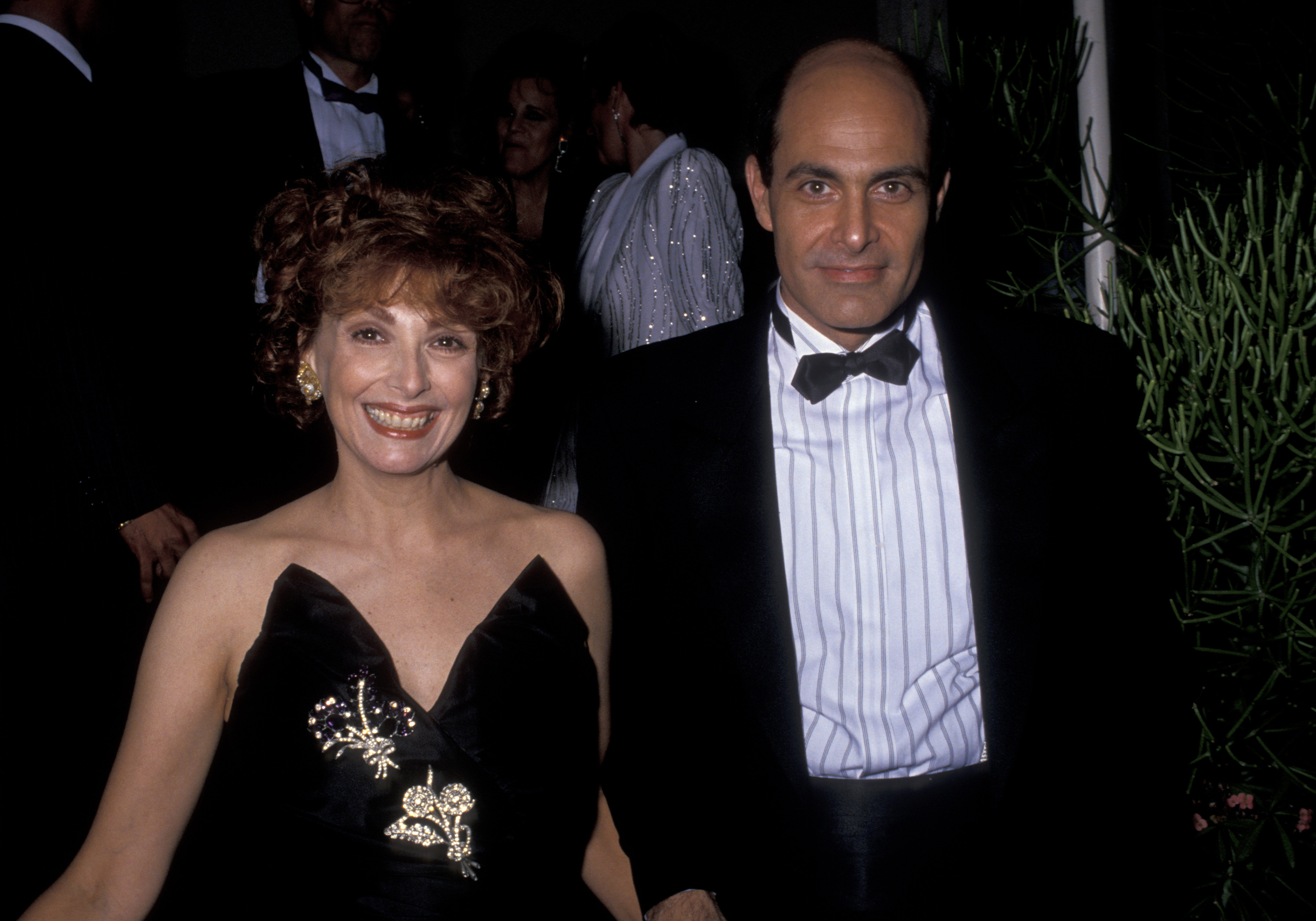 Alan Rachins y su esposa, Joanna Frank, asisten a la 40ª fiesta anual de los Premios Primetime Emmy en West Hollywood, California, el 28 de agosto de 1988 | Fuente: Getty Images