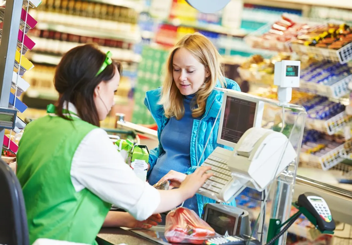 Cliente en un supermercado. | Foto: Shutterstock.