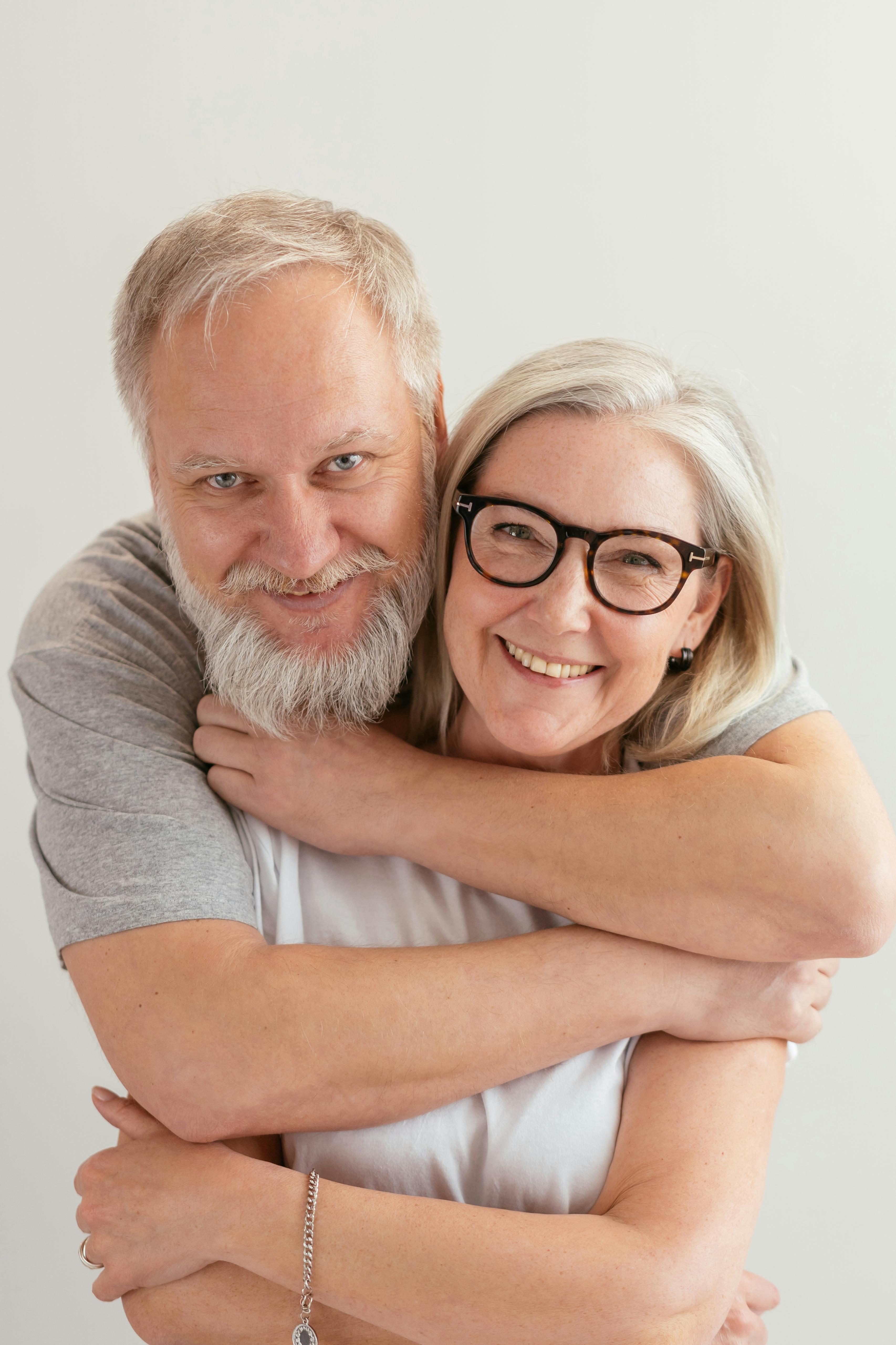 Pareja de ancianos feliz | Fuente: Pexels