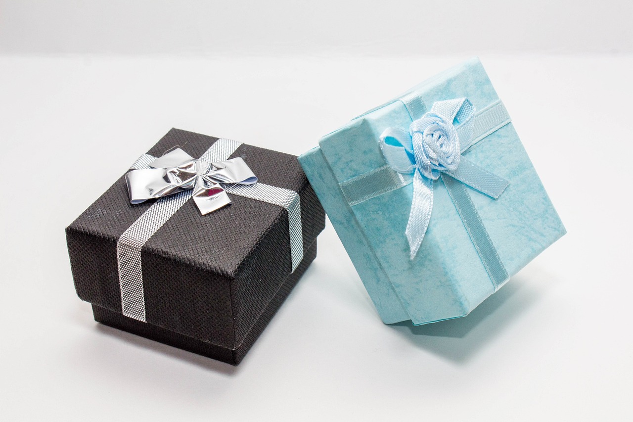 Dos cajas de regalo | Fuente: Pixabay