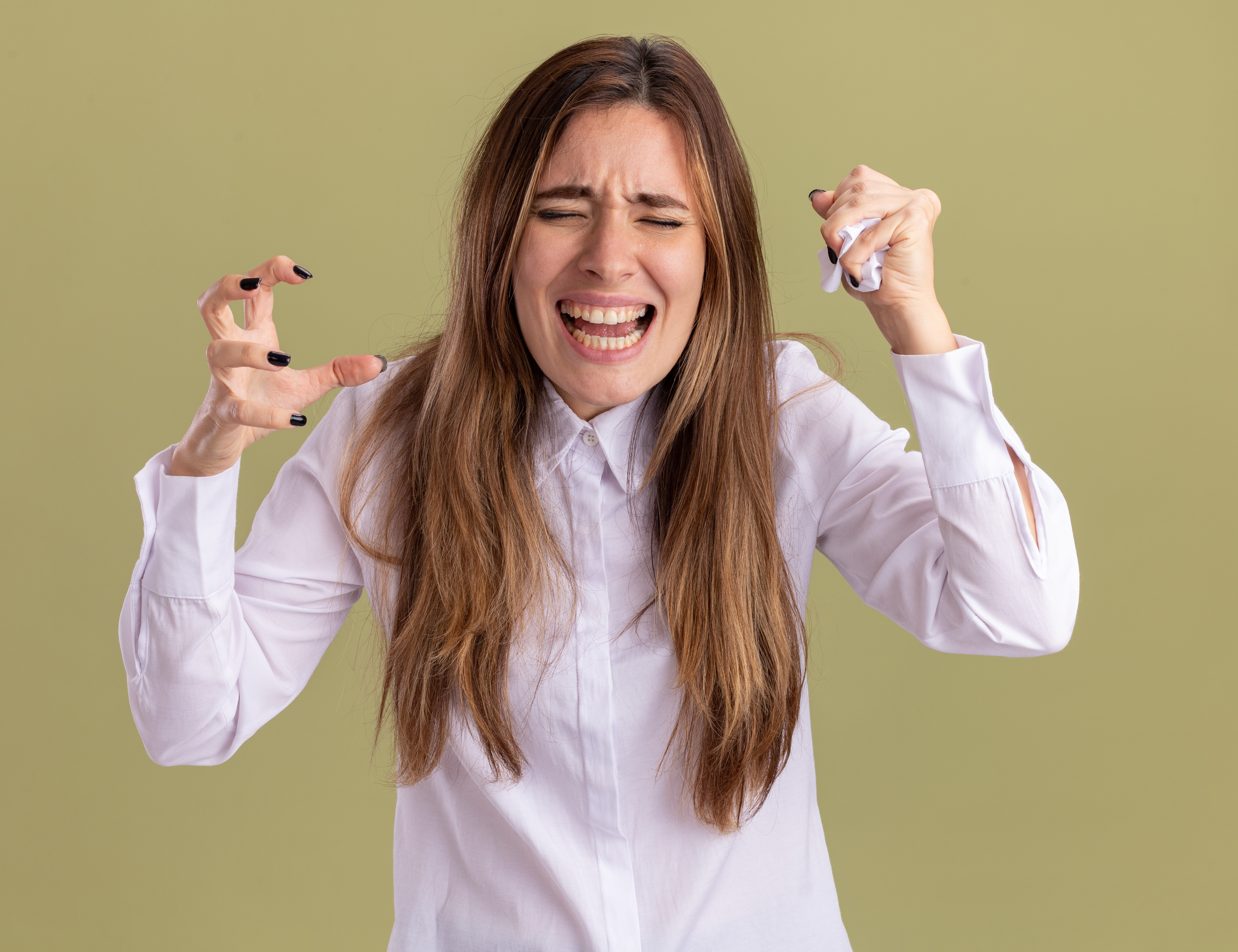 Una mujer enfadada gritando | Fuente: Freepik