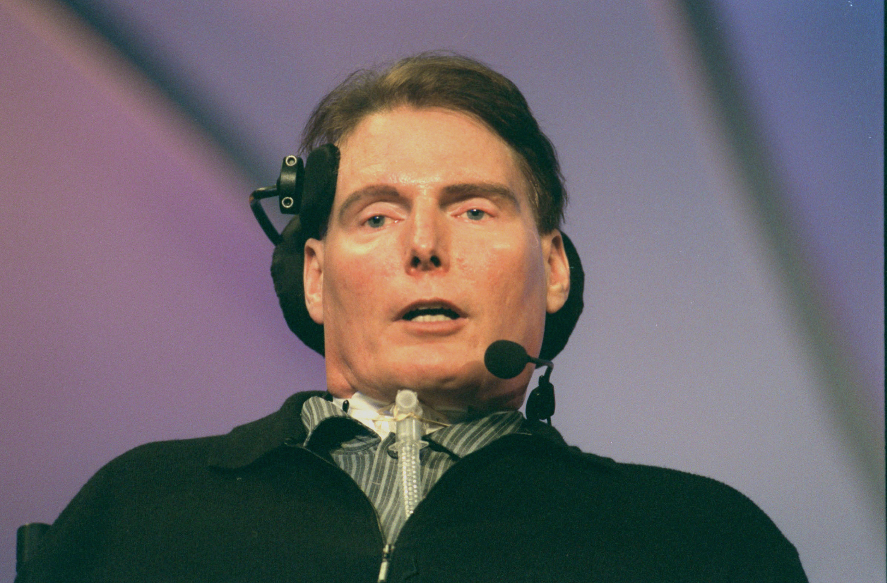 Christopher Reeve hablando en la conferencia Bio el 28 de marzo de 2000, en Boston, Massachusetts. | Fuente: Getty Images