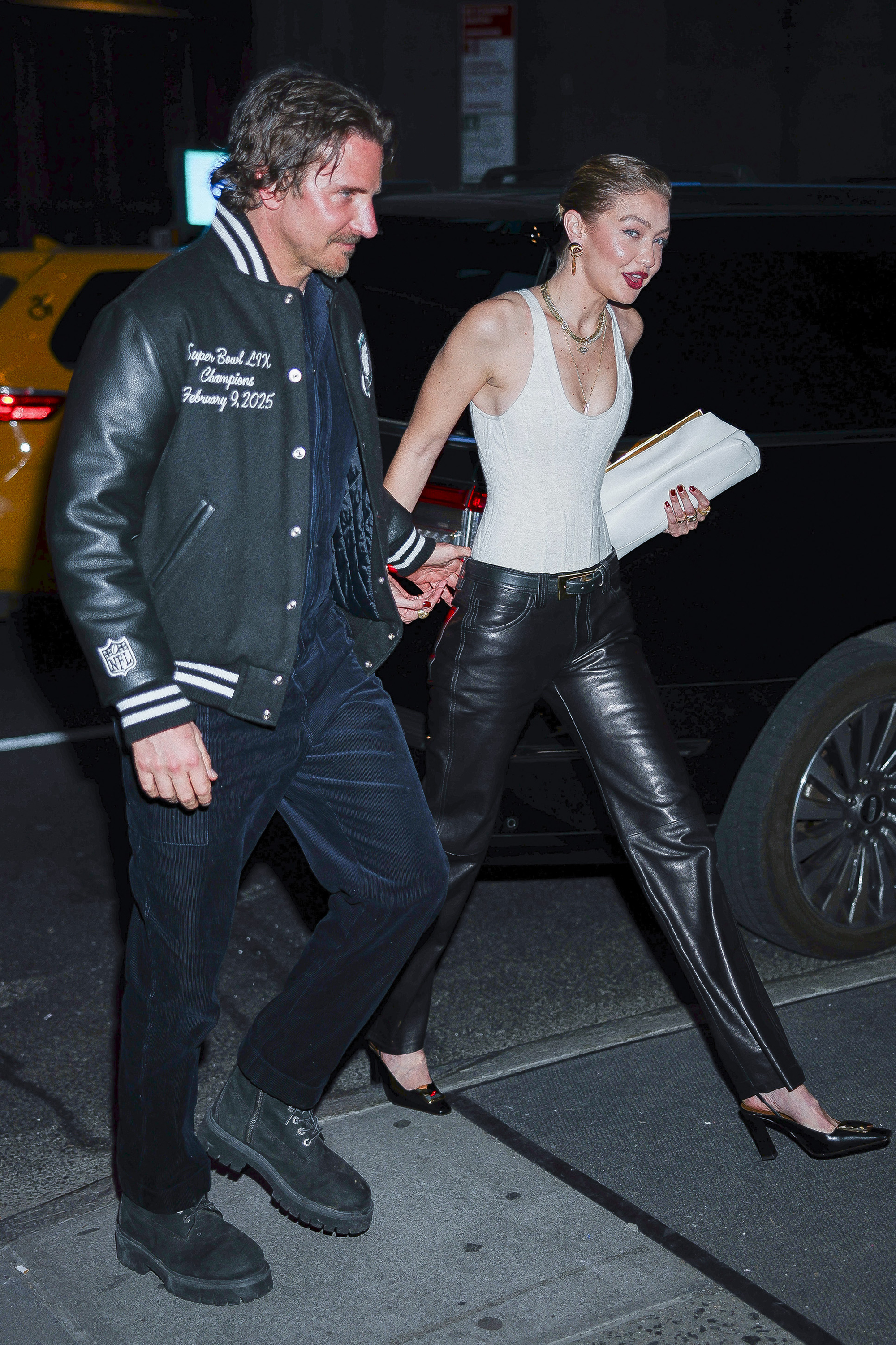 Bradley Cooper y Gigi Hadid fueron vistos asistiendo a su cumpleaños de 30 en Le Chalet el 25 de abril de 2025, en Nueva York. | Fuente: Getty Images
