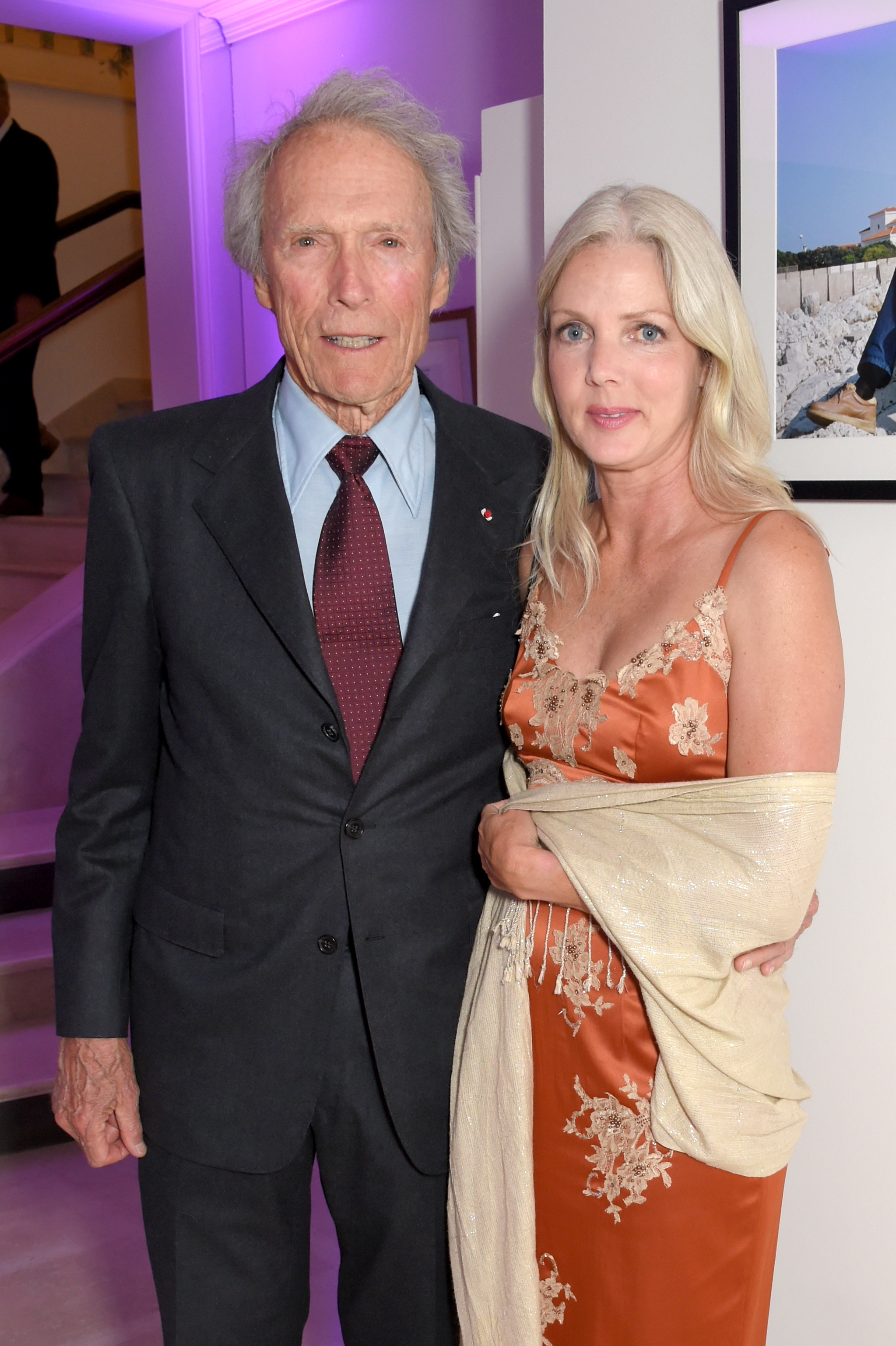 Clint Eastwood y Christina Sandera en el Hotel du Cap-Eden-Roc el 20 de mayo de 2017 en Cap d'Antibes, Francia | Fuente: Getty Images