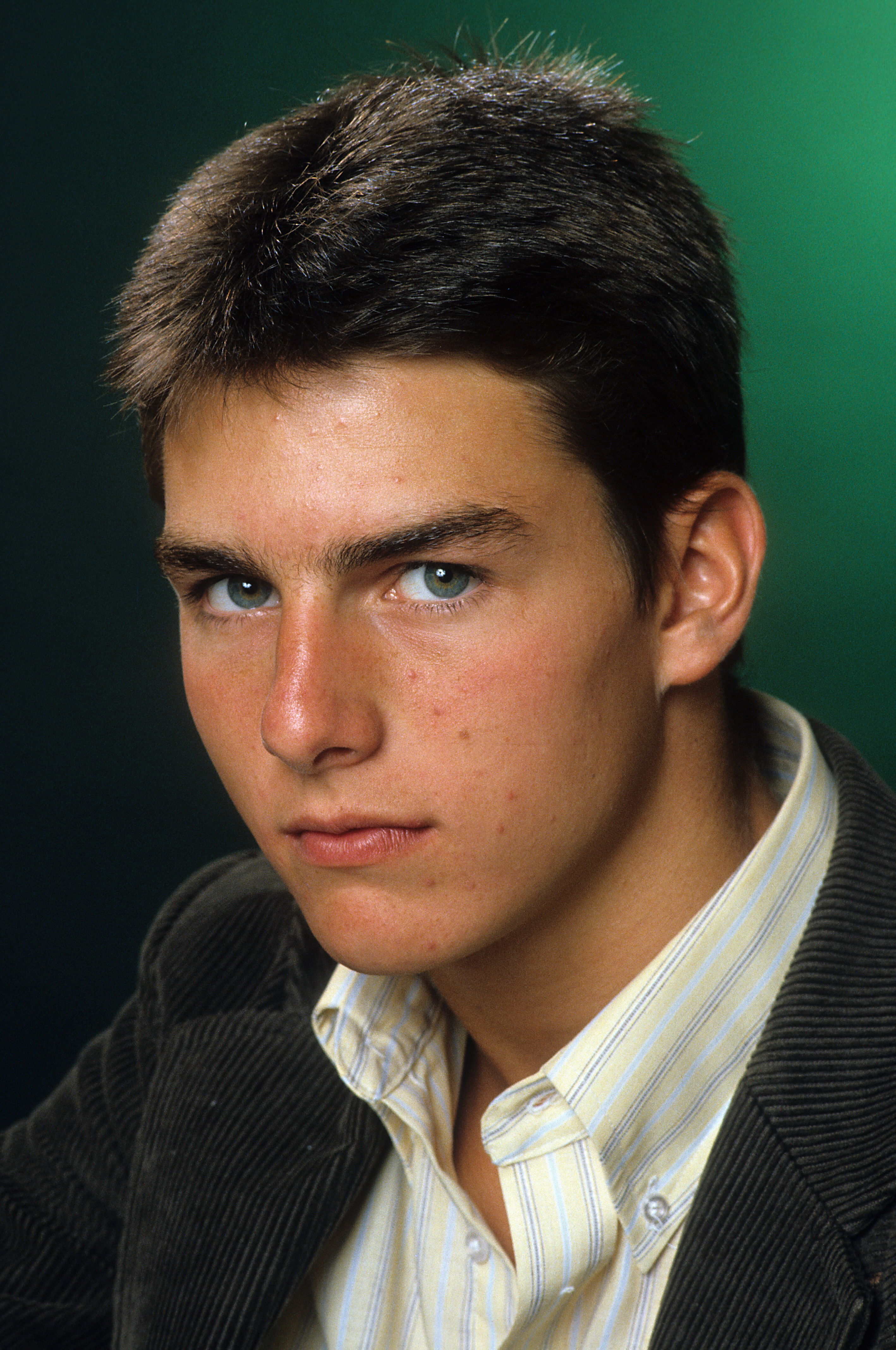 Tom Cruise posando para un retrato en 1981. | Foto: Getty Images