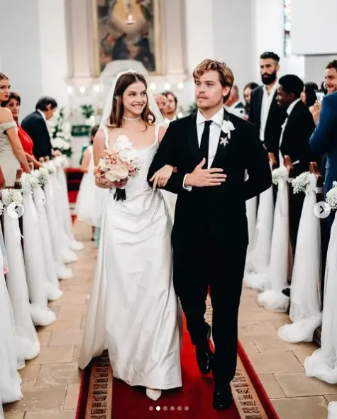 Barbara Palvin y Dylan Sprouse el día de su boda. | Fuente: Instagram/vogueweddings/barbarapalvin