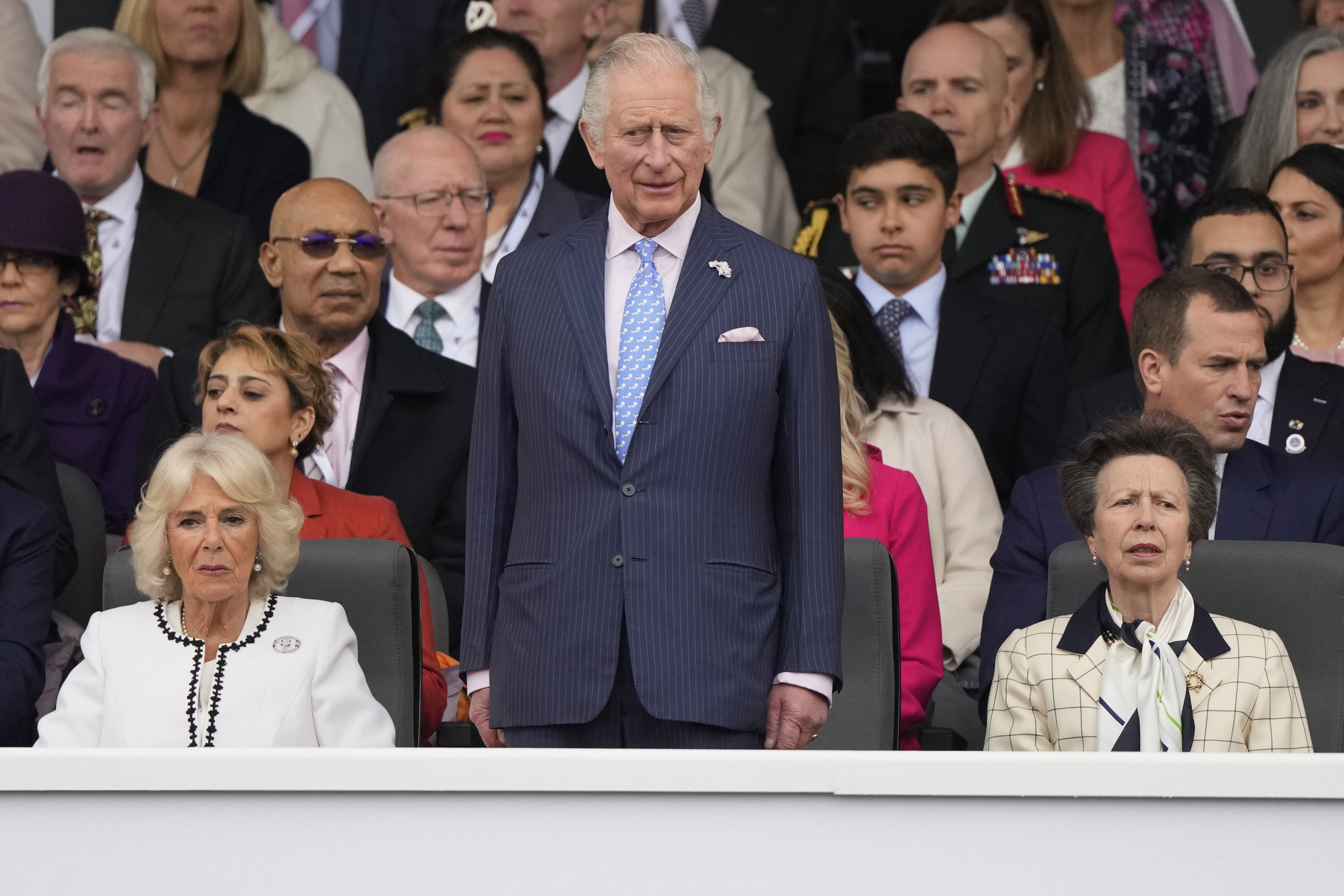 La reina Camilla, el rey Charles III y la princesa Anne en el Concurso de Platino el 5 de junio de 2022, en Londres, Inglaterra. | Fuente: Getty Images