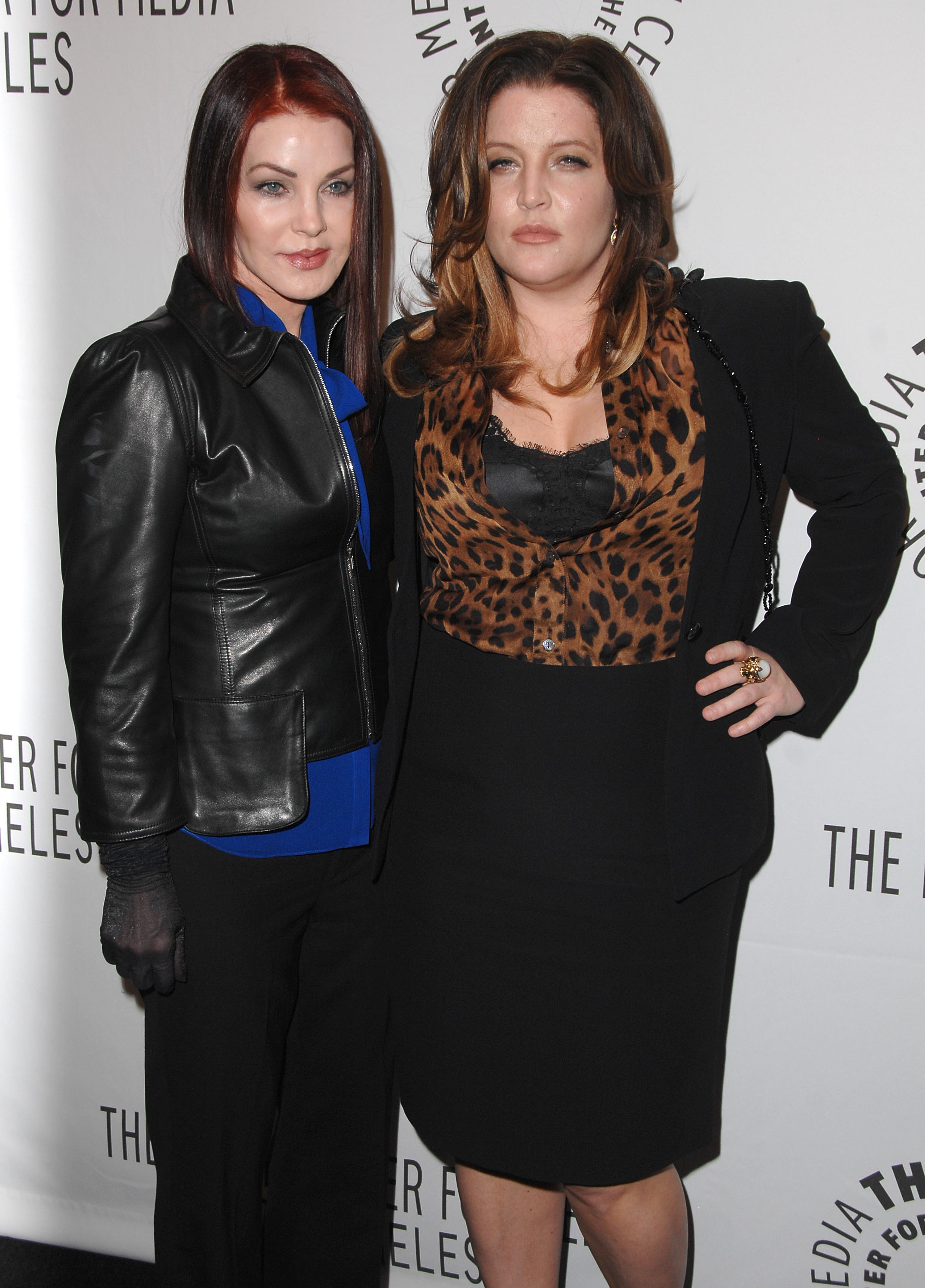 Priscilla y Lisa Marie Presley en el estreno de "Elvis '68 Comeback Special" en Hollywood el 14 de marzo de 2008 | Fuente: Getty Images