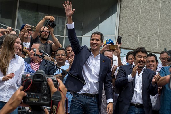 Juan Guaidó y acompañantes en su llegada a Venezuela. Fuente: Getty Images