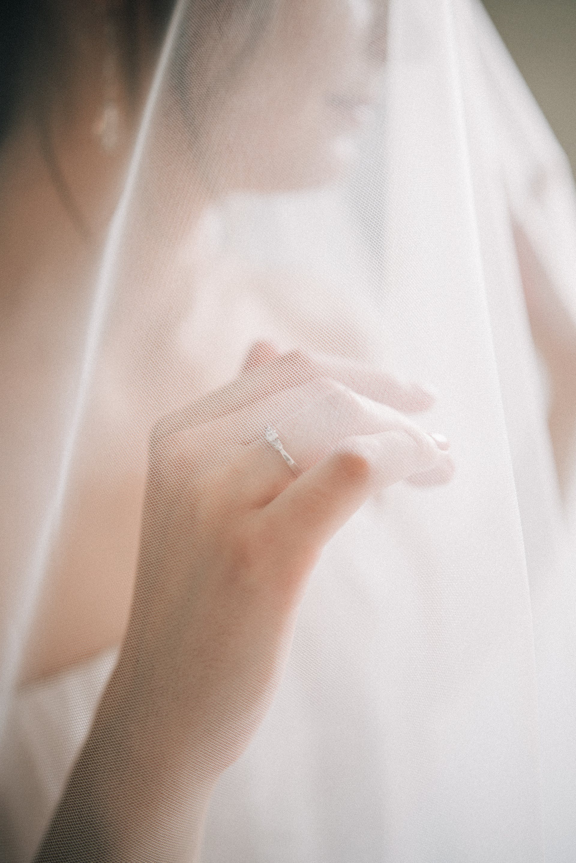 Primer plano de la mano de una novia | Fuente: Pexels
