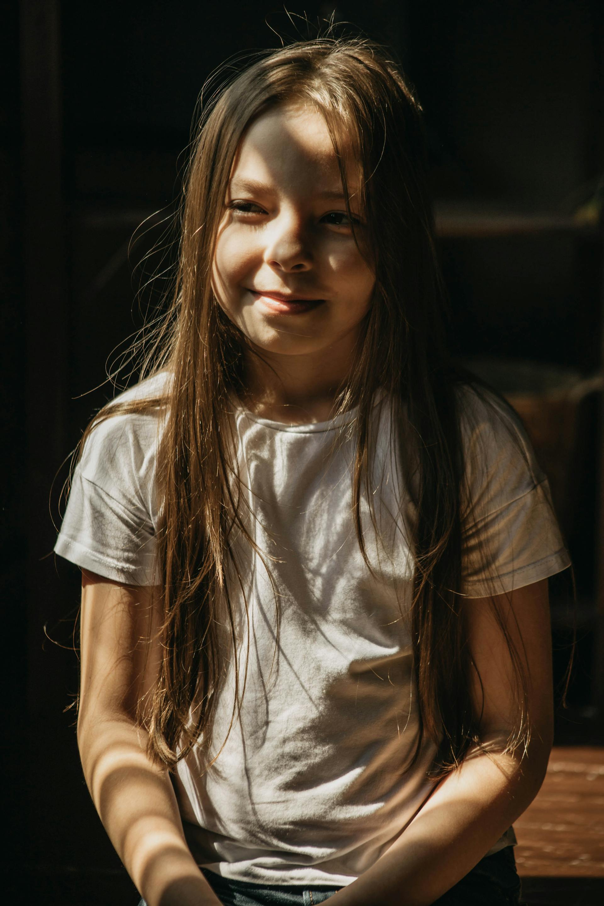 Una niña sonriente | Fuente: Pexels
